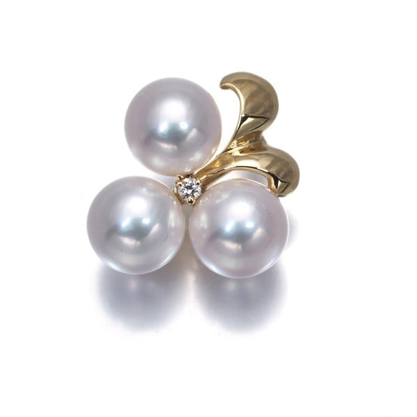 Mikimoto Pendant Akoya Pearl 6.3Mm Diamond 18K 750 Yellow Gold: Mikimoto Pendant Akoya Pearl 6.3Mm Diamond 18K 750 Yellow Gold Yellow gold pendant featuring an approximately 6.3mm Akoya pearl and a diamond, set in a design size of 16.0 x 14.1mm with a bail inner d
