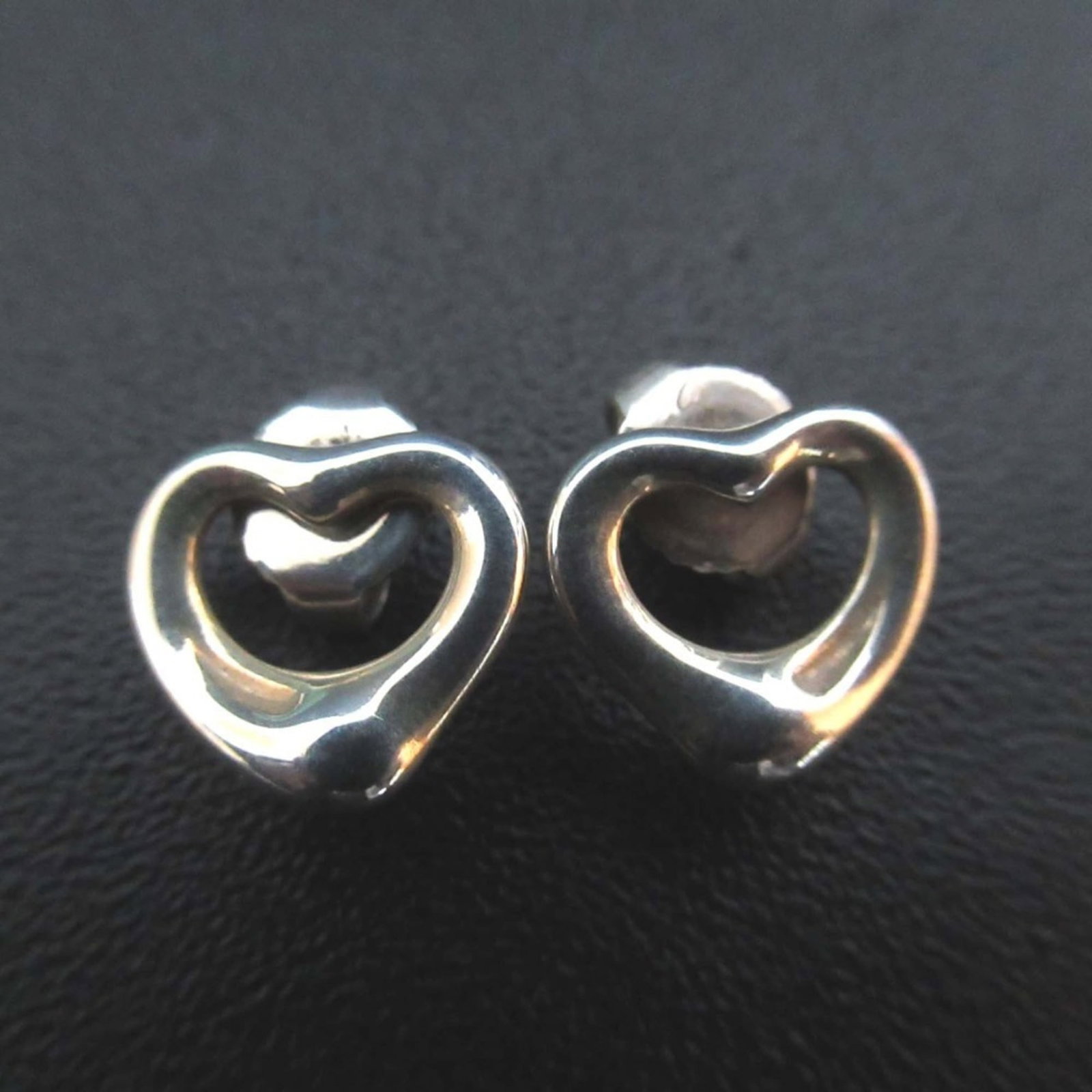 Tiffany Stud Earrings Silver 925: Tiffany Stud Earrings Silver 925 Silver 925 stud earrings from Tiffany, featuring a classic design with a subtle shine. Made from high-quality silver, these earrings are crafted to add a touch of