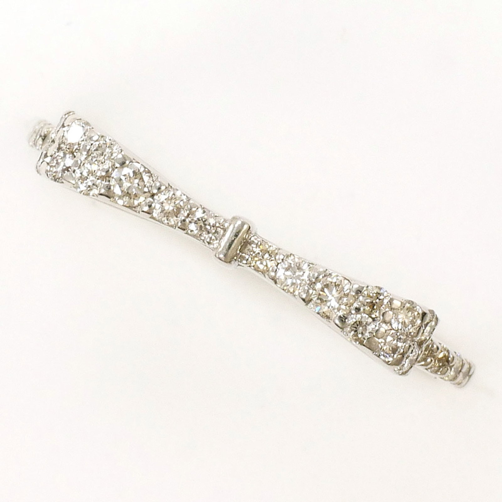 Ring Band Platinum Unbranded 900: Ring Band Platinum Unbranded 900 Platinum band ring with a 0.17ct diamond, available in US size 3.5 and JP size 6.5, weighing 1.5g. The ring features a platinum metal construction with a width of