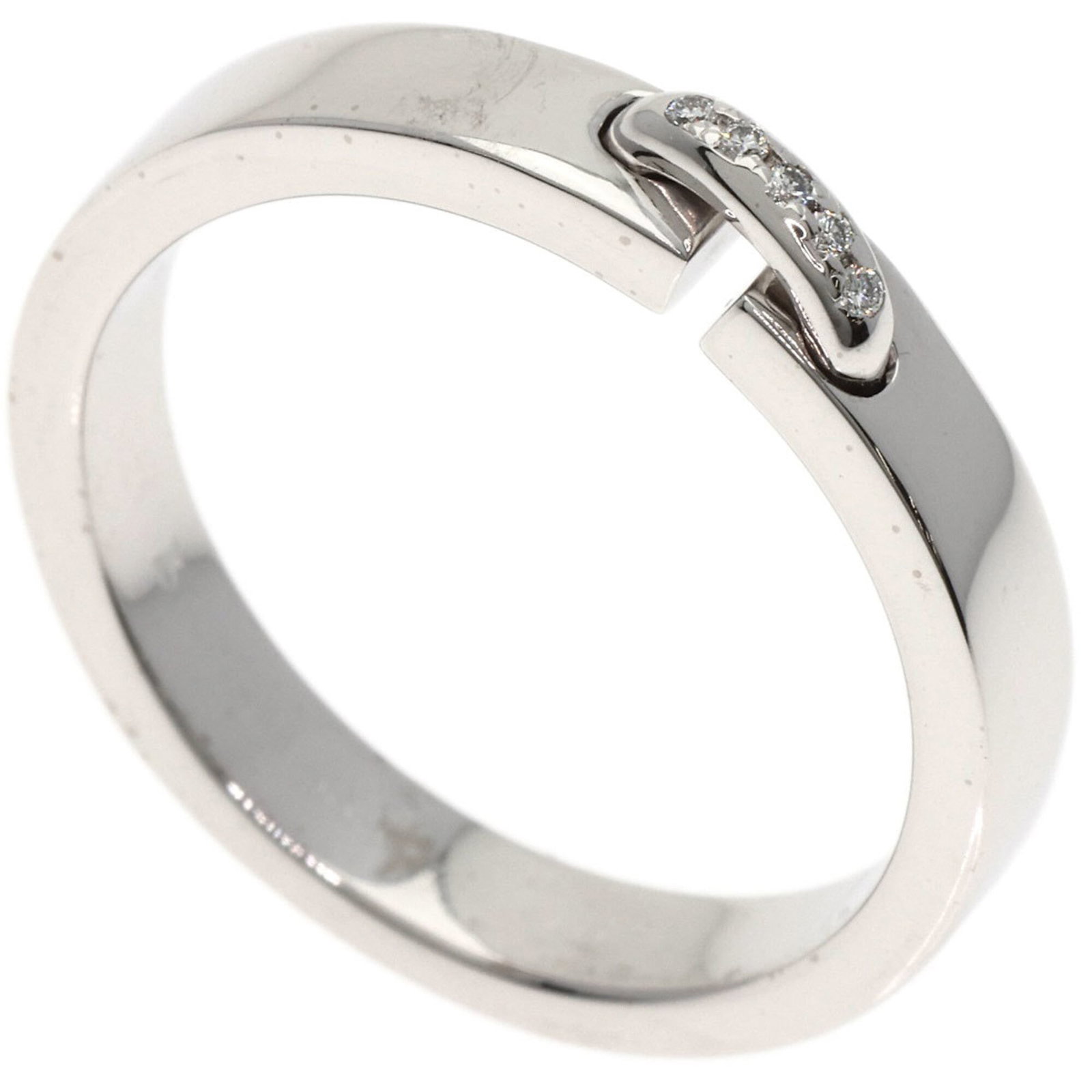 Chaumet Wedding Ring White Gold (18K): Chaumet Wedding Ring White Gold (18K) Chaumet's elegant white gold wedding ring boasts 18K purity, making it a timeless choice for those seeking durability and sophistication. This beautiful piece is