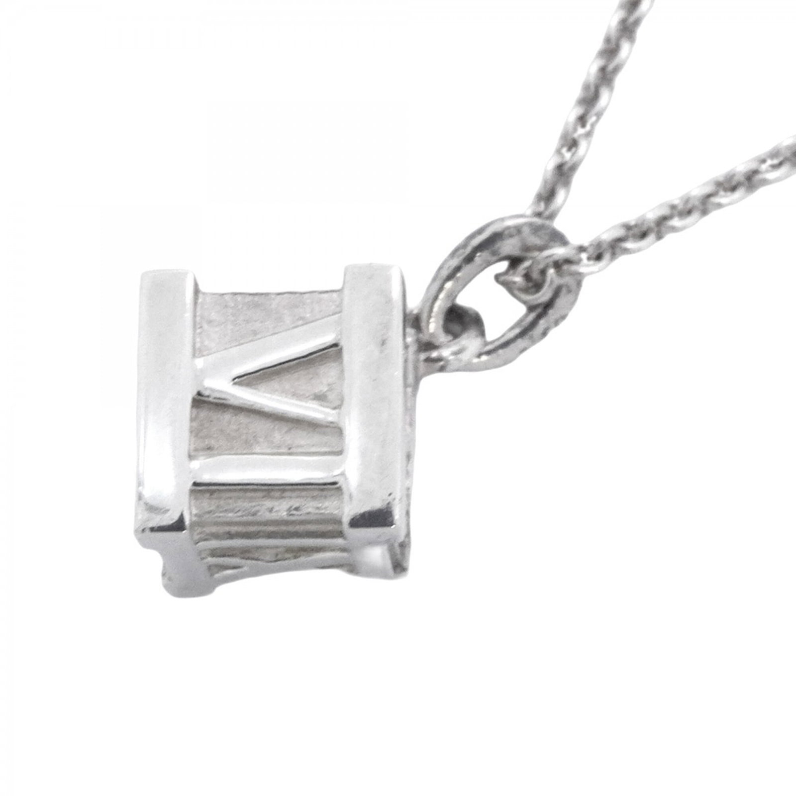 Women's Sterling Silver 925 Necklace Atlas Cube Tiffany Co.: Women's Sterling Silver 925 Necklace Atlas Cube Tiffany Co. Sterling Silver 925 Necklace Atlas Cube from Tiffany Co. features a unique design with a pendant size of 19.9mm x 11.1mm, set against a silv