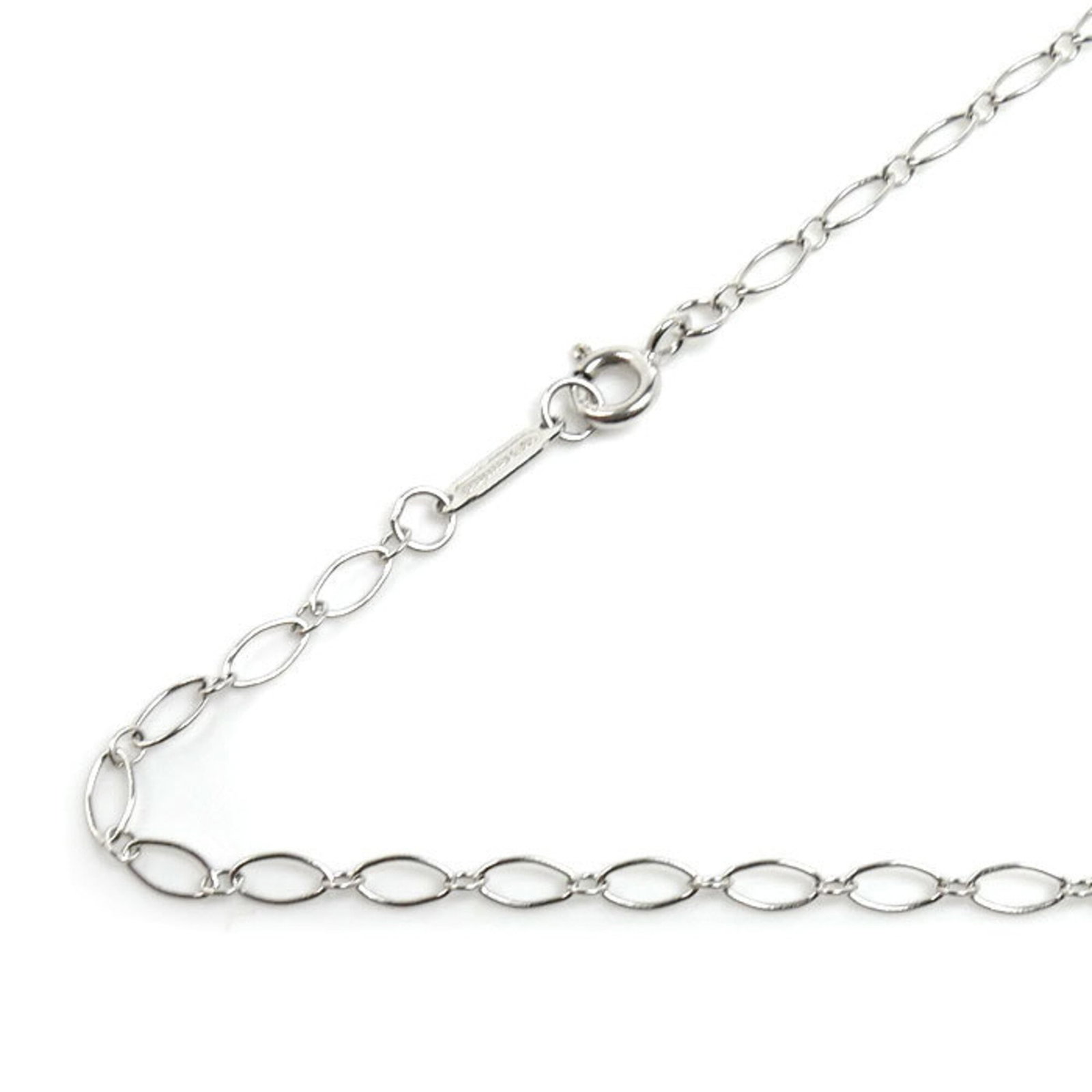 Tiffany&Co. Tiffany 18Kwg White Gold Oval Link Necklace 3.0G 45Cm Women'S: Tiffany&Co. Tiffany 18Kwg White Gold Oval Link Necklace 3.0G 45Cm Women'S Tiffany&Co.'s 18K white gold oval link necklace boasts an elegant design, featuring a sturdy chain with a comfortable 45 cm