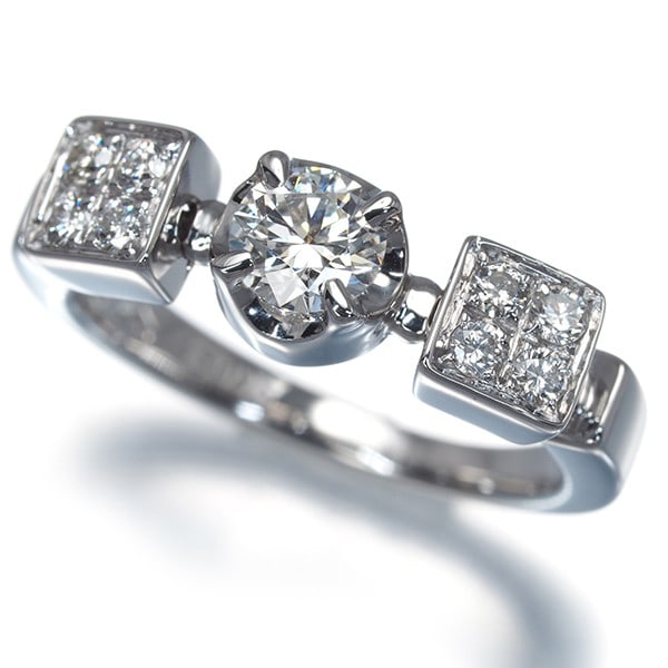 Bvlgari Ring Diamond 0.31Ct E Vvs1 Vg Lucea Us3.75 18K 750 White Gold: Bvlgari Ring Diamond 0.31Ct E Vvs1 Vg Lucea Us3.75 18K 750 White Gold The Bvlgari Ring features a stunning 0.31ct E VVS1 diamond, expertly set in 18k white gold with a sleek design. This exquisite