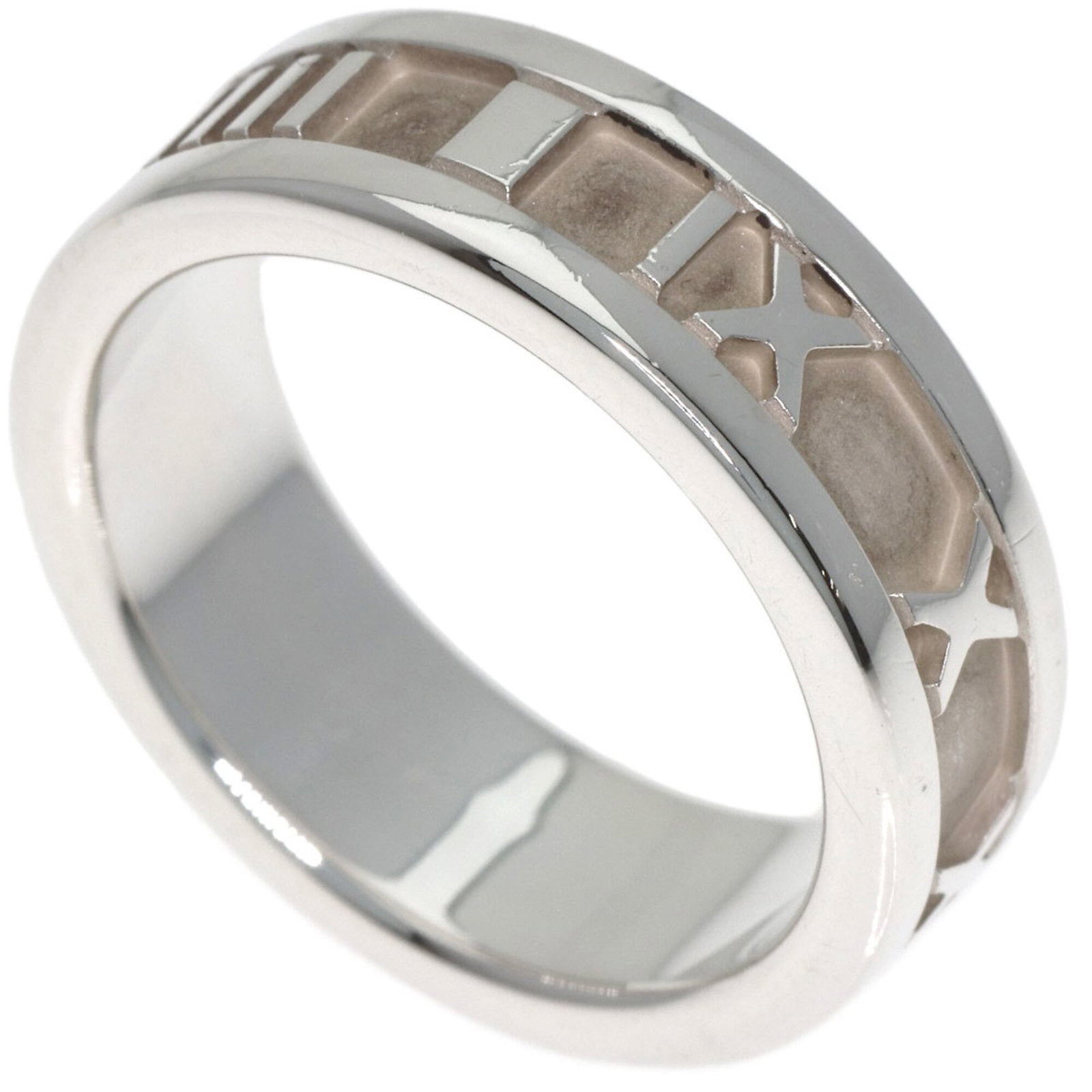 Silver Tiffany Band Ring: Silver Tiffany Band Ring Silver Tiffany Band Ring, designed in sterling silver with a classic band style. This US size 6 and JP size 11 ring features a timeless design that suits women's fashion. The