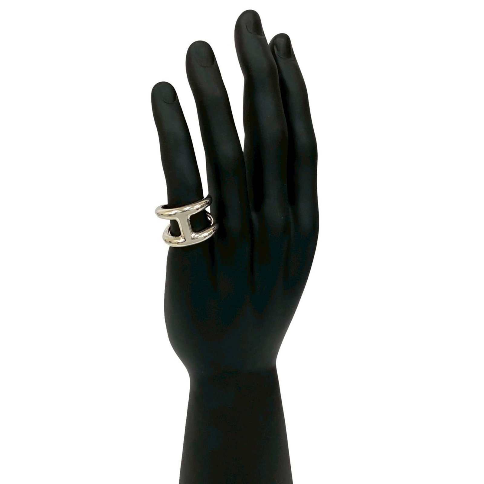Silver Ring Band Hermes 925: Silver Ring Band Hermes 925 Silver Ring Band Hermes 925 features a sterling silver design. Made from high-quality 925 silver, this band ring offers a sleek and modern look. Comes with a box and manual
