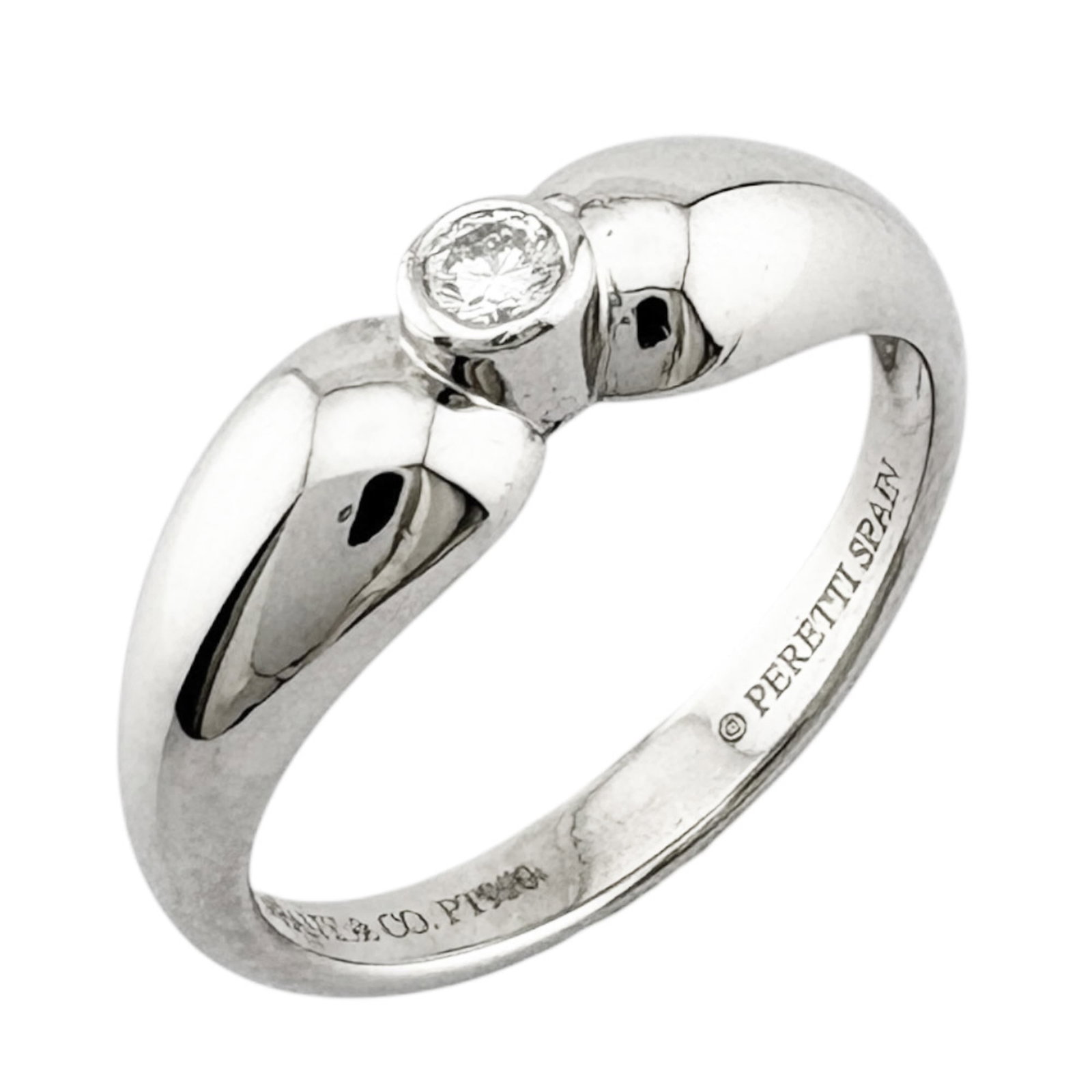 Tiffany platinum ring band: Tiffany platinum ring band Platinum ring band from Tiffany, featuring a sterling silver finish and a US size 5.5 fit. This 950 platinum band boasts a sleek design, perfect for everyday wear. The JP