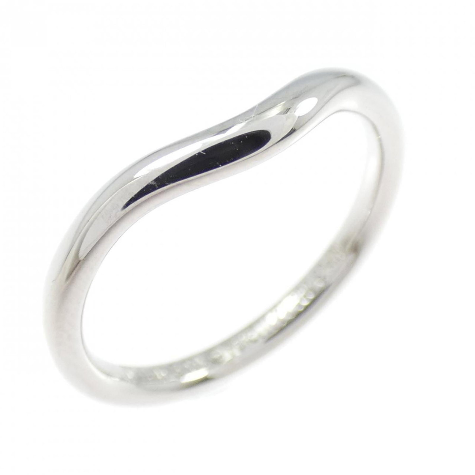 Tiffany platinum ring band: Tiffany platinum ring band Platinum ring band from Tiffany, featuring a silver finish and 950 platinum material. This Type Band ring is available in US Size 4.5 and JP Size 8, making it suitable for