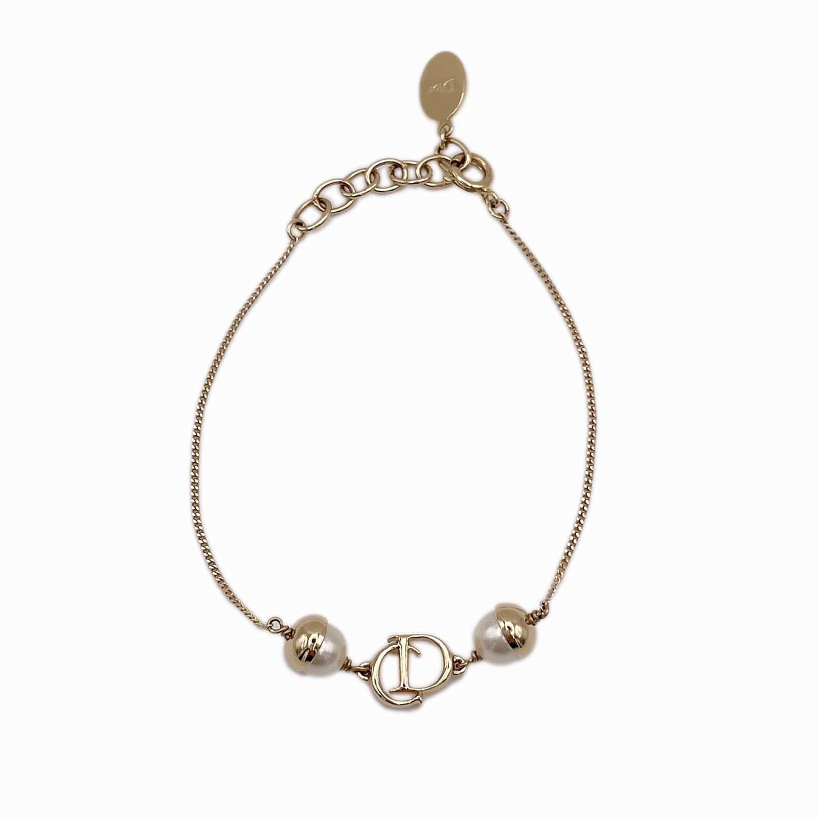 Christian Dior Charm bracelet: Christian Dior Charm bracelet Gold Charm bracelet from Christian Dior, featuring a pearl stone and measuring 18cm in length. The delicate design showcases a subtle elegance with its 1mm width. A