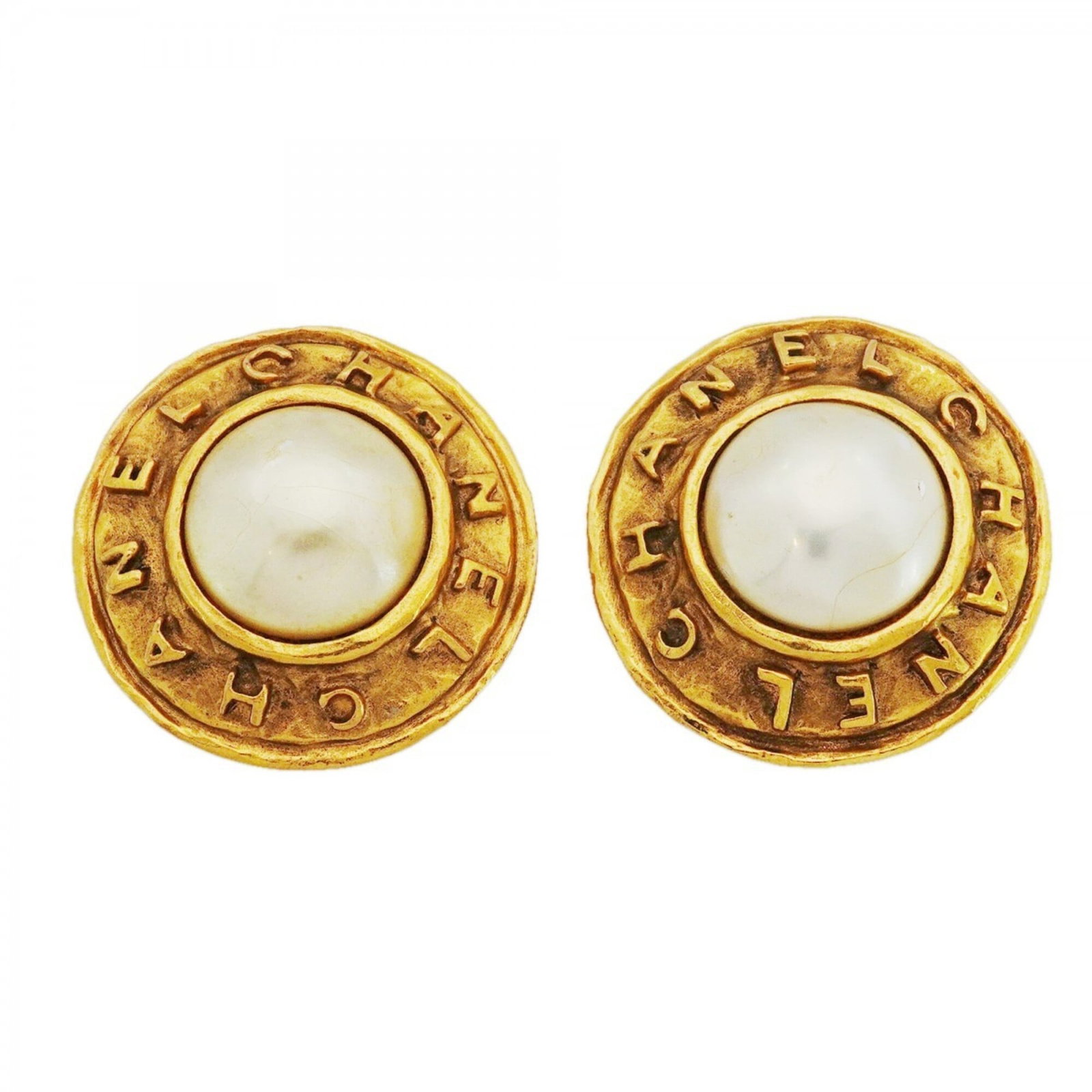 Chanel Clip Earrings Gold Plating: Chanel Clip Earrings Gold Plating Chanel Clip Earrings Gold Plating are designed with elegant simplicity, featuring a gold plating finish. Made from high-quality materials, these clip earrings showcas