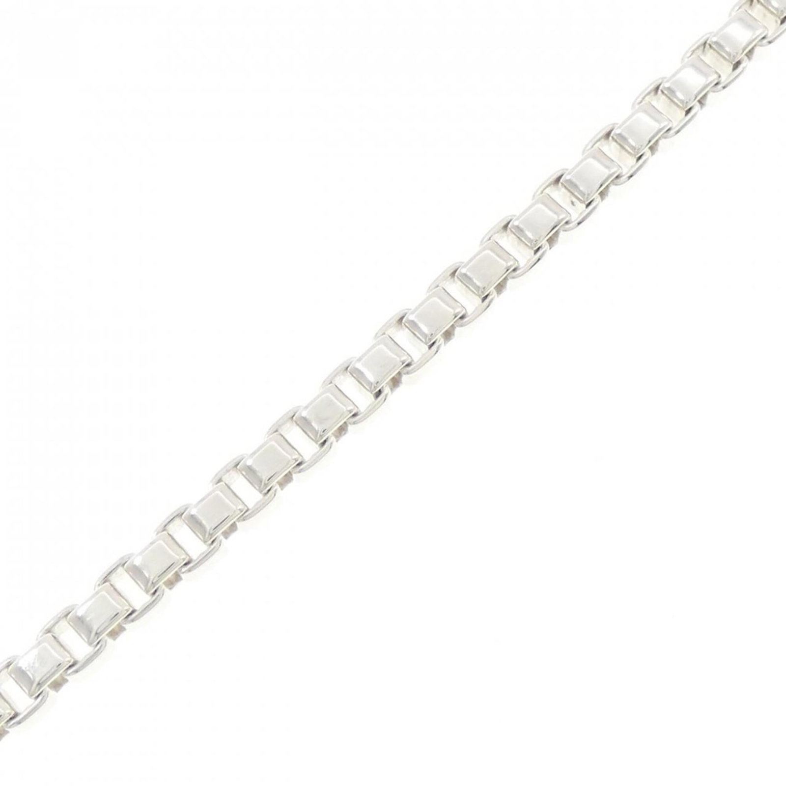 Charm bracelet silver 925: Charm bracelet silver 925 Silver 925 Charm Bracelet, 19cm in length. This charm bracelet features sterling silver material and bears a signature. Made from high-quality silver, it offers a touch of el