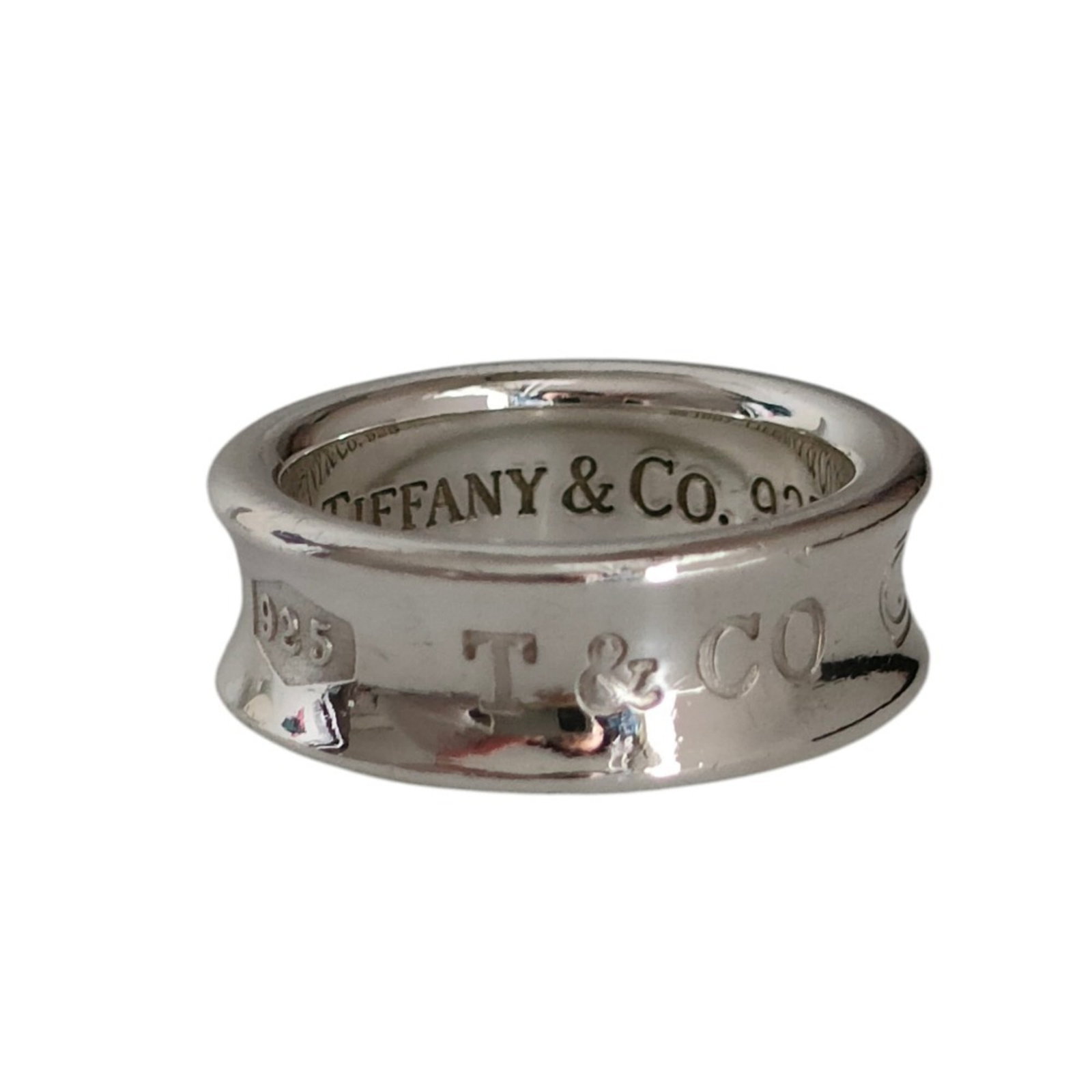Silver 925 Tiffany Band Ring: Silver 925 Tiffany Band Ring Silver 925 Tiffany Band Ring features a classic design made from high-quality silver. This band ring is available in US size 4.5 and JP size 8, making it suitable for