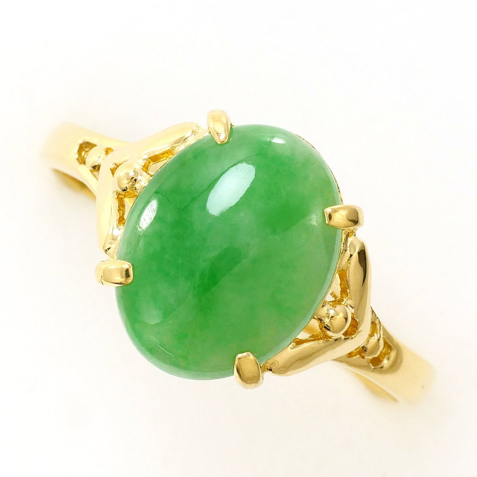 Unbranded Band Ring Yellow Gold (18K): Unbranded Band Ring Yellow Gold (18K) Yellow gold band ring with a subtle elegance, crafted from 18K metal and adorned with a touch of jade stone. This unbranded piece boasts a slender profile and