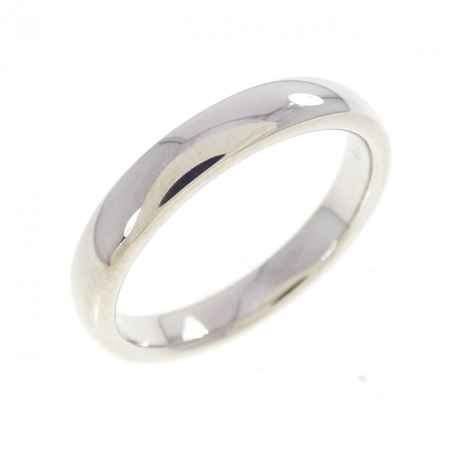 Tiffany platinum ring band: Tiffany platinum ring band Tiffany platinum ring band features a high-quality platinum construction, suitable for everyday wear. This women's band ring boasts a classic design and is available in US