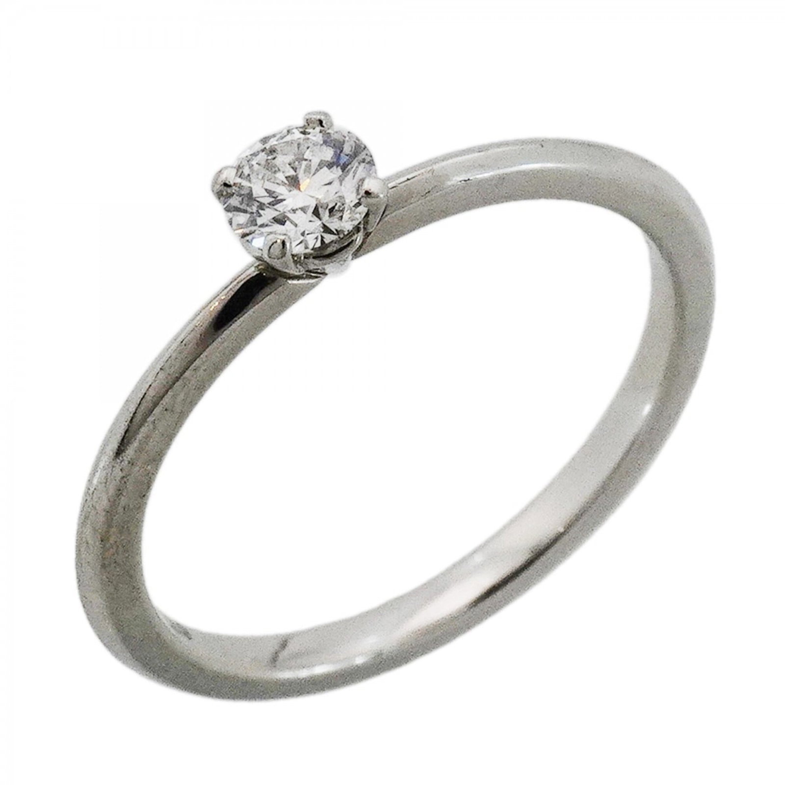 Tiffany platinum ring band: Tiffany platinum ring band Tiffany platinum ring band features a 0.19 carat diamond, available in US size 5 and Japanese size 9. Made from high-quality platinum, this elegant band showcases the