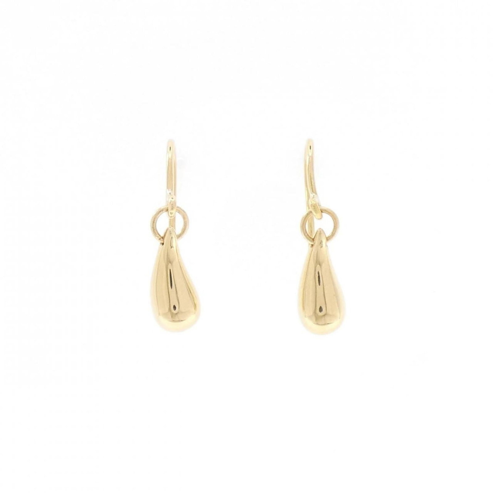 Stud earrings yellow gold 18k: Stud earrings yellow gold 18k Stud earrings in 18k yellow gold, bearing a signature. The delicate design features a subtle presence on the earlobe, with dimensions of 14.50mm x 5.40mm. Made from