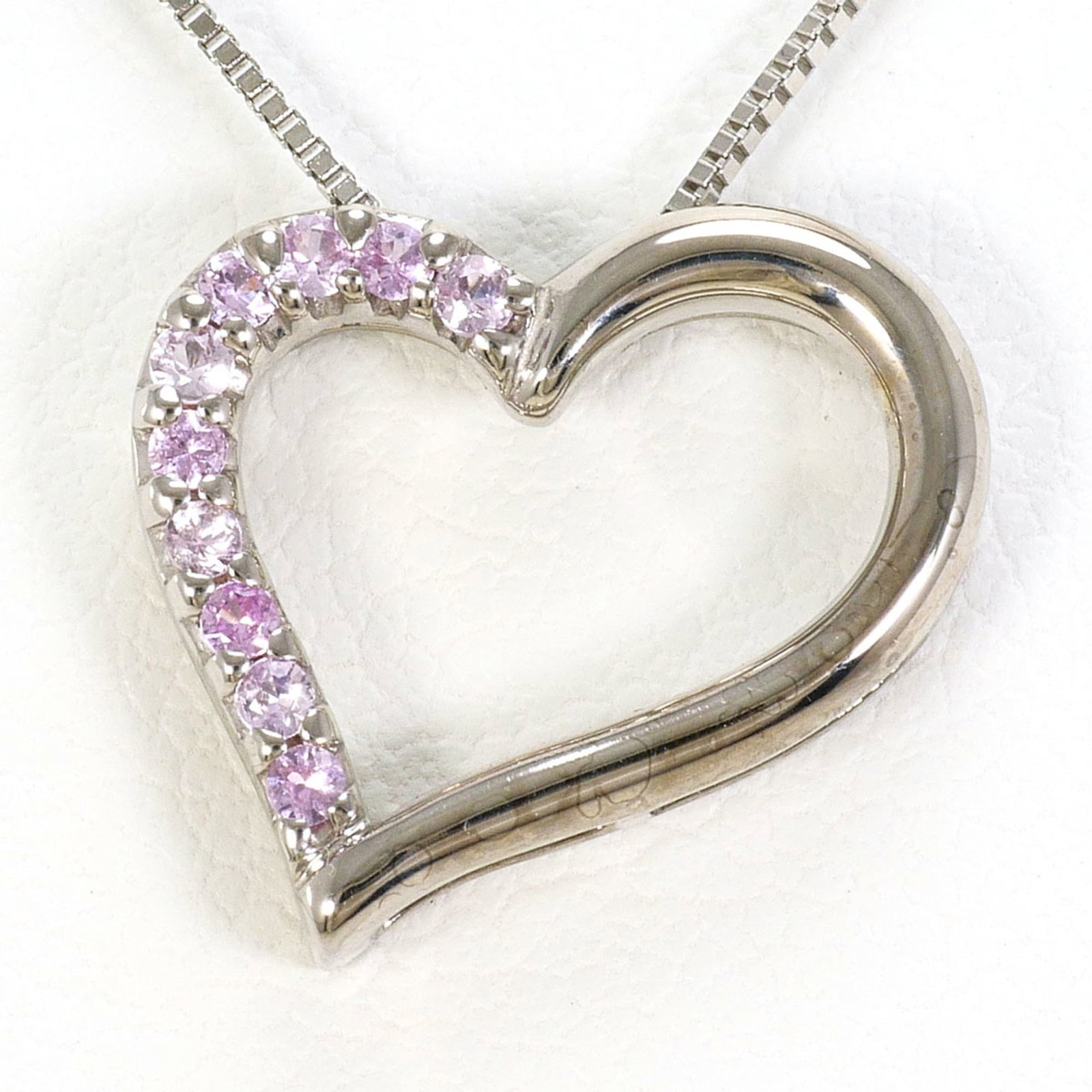 K14 14K Wg White Gold Necklace With Pink Sapphire Total Weight 1.9G 40Cm Like New Condition: K14 14K Wg White Gold Necklace With Pink Sapphire Total Weight 1.9G 40Cm Like New Condition 14K white gold necklace with a striking pink sapphire pendant, weighing 1.9g and measuring 40cm in