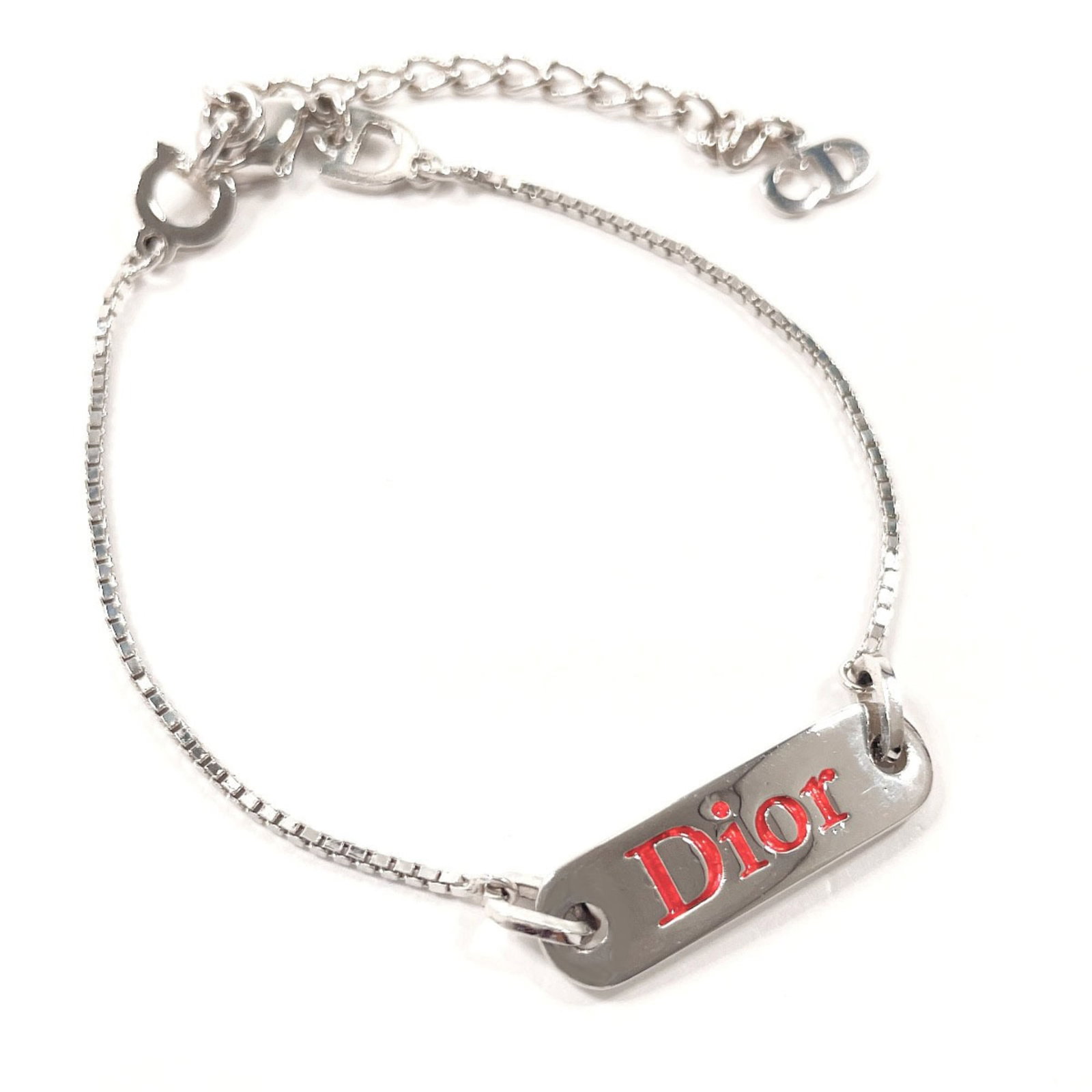 Metal bracelet Charm Christian Dior: Metal bracelet Charm Christian Dior Silver metal charm from Christian Dior's iconic collection, available in lengths ranging from 18cm to 23cm. This elegant charm bracelet features a sleek silver