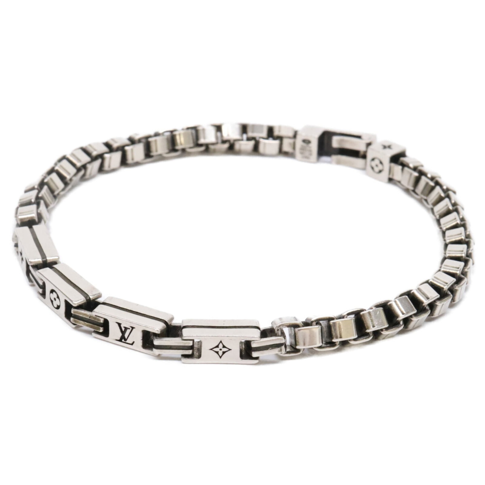Louis Vuitton Charm Bracelet Silver 925: Louis Vuitton Charm Bracelet Silver 925 Silver 925 Louis Vuitton Charm Bracelet, 23cm in length. This charm bracelet features the iconic Louis Vuitton brand and is made from high-quality silver. A sty