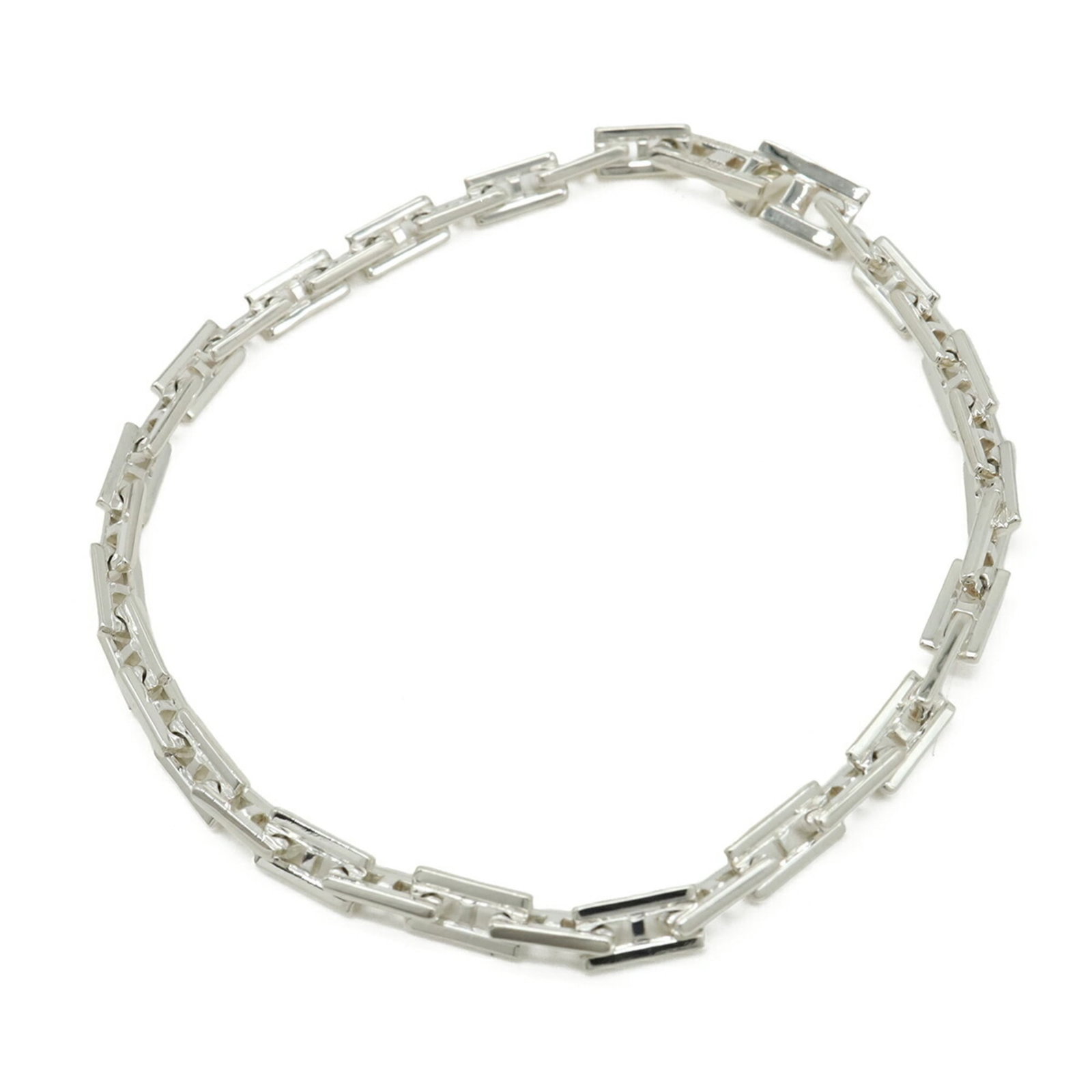 Charm Bracelet Silver 925 by Hermes: Charm Bracelet Silver 925 by Hermes Silver 925 Charm Bracelet by Hermes, measuring 19cm in length, features a sleek and modern design. This charm bracelet is crafted from high-quality silver, providin