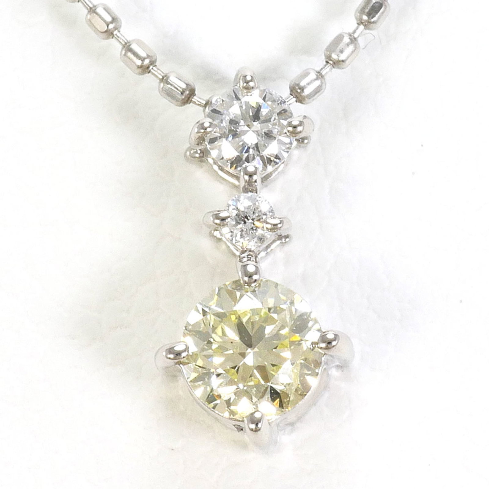 Pt900 Platinum Pt850 Necklace With Yellow Diamond And Diamonds Total Weight 2.1G 40Cm Like New: Pt900 Platinum Pt850 Necklace With Yellow Diamond And Diamonds Total Weight 2.1G 40Cm Like New Platinum Pt900 Necklace With Yellow Diamond And Diamonds Total Weight 2.1G, Featuring A 40cm Length And