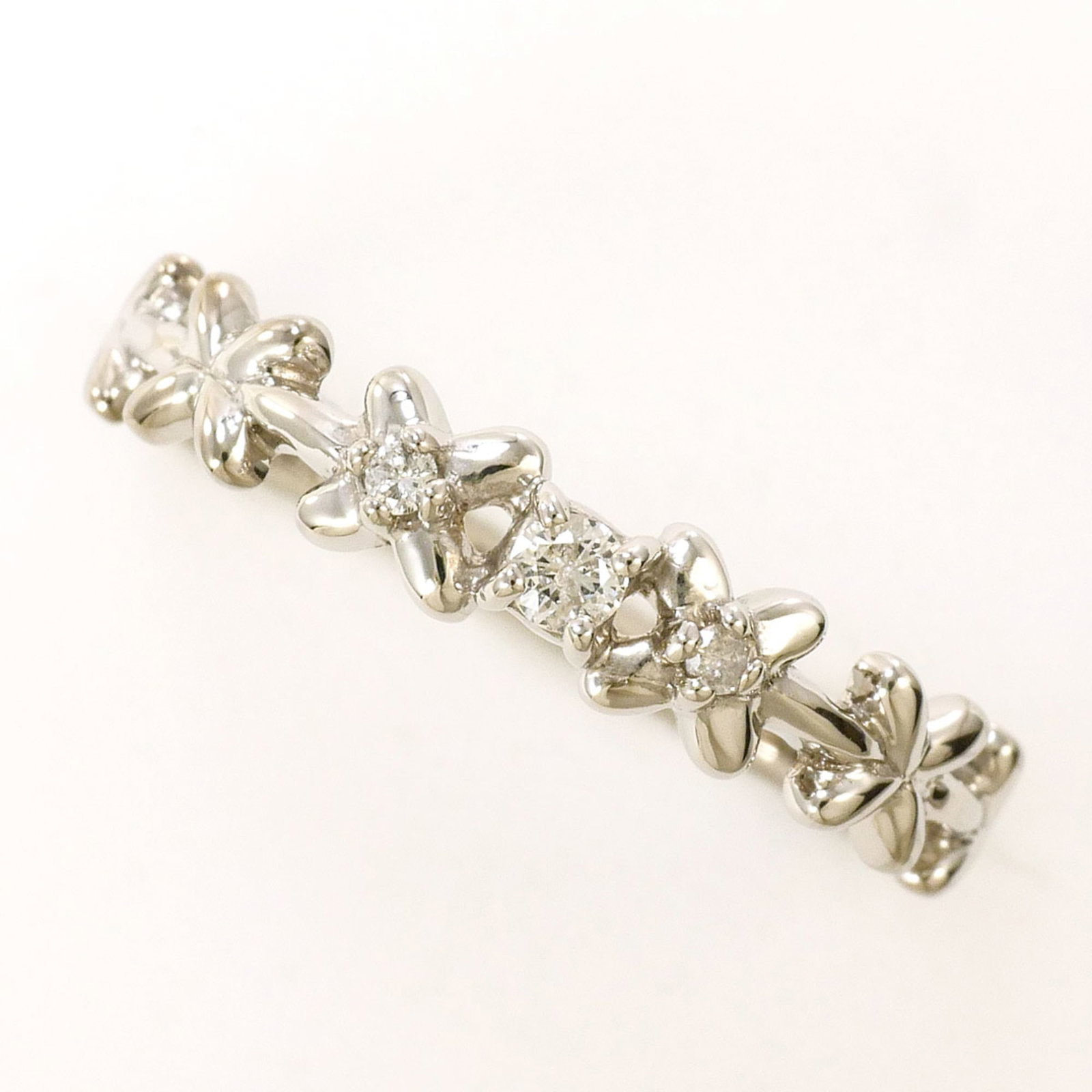 Unbranded Band Ring White Gold (14K): Unbranded Band Ring White Gold (14K) White gold band ring with a diamond stone, available in US size 4 and JP size 7. This 14K white gold piece features a width of 3mm and weighs 0.9g. Item Specifics: