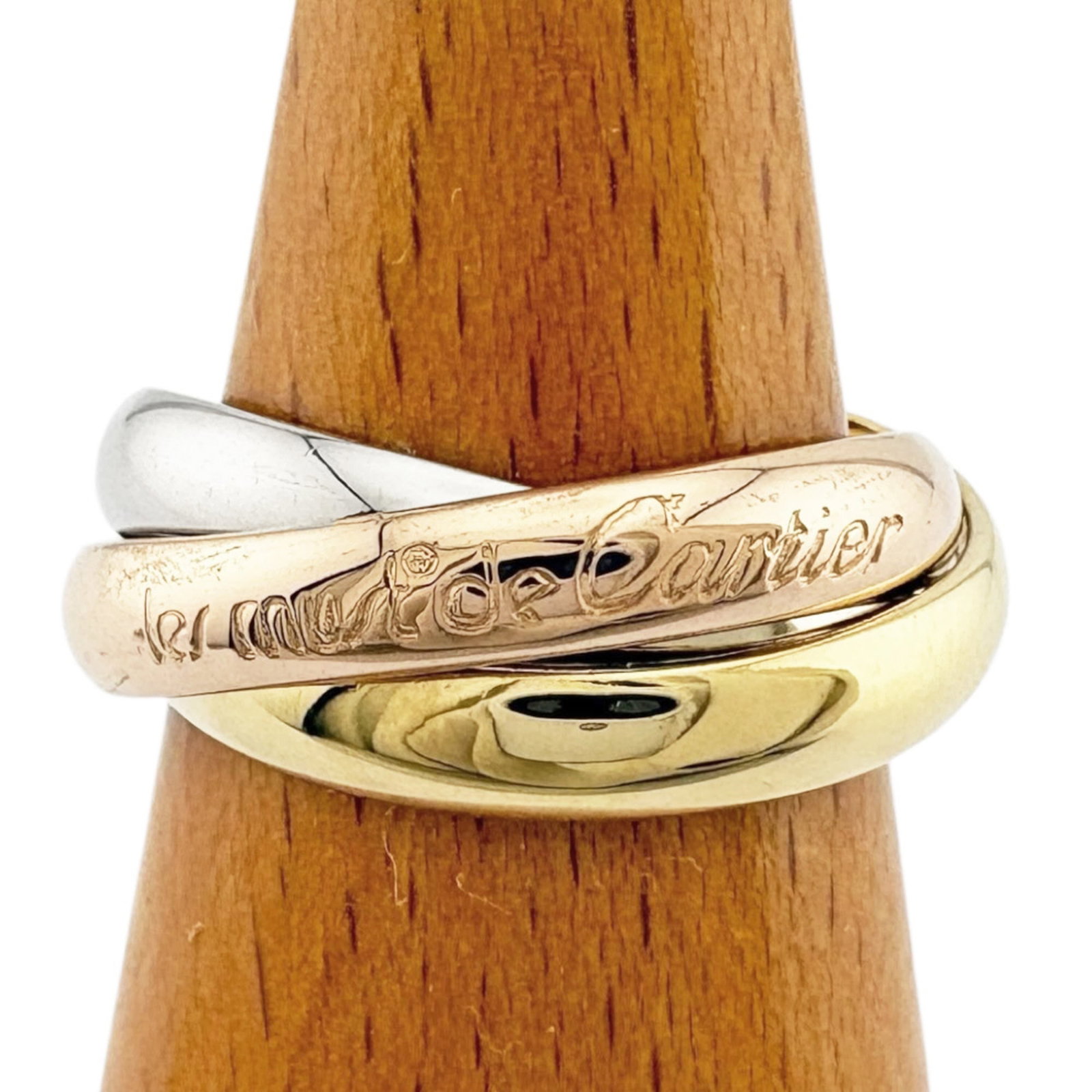 Yellow Gold Cartier Band Ring 18K: Yellow Gold Cartier Band Ring 18K Yellow Gold Cartier Band Ring 18K features an elegant design with yellow gold (18K) material, available in pink gold and silver options. This women's band ring boasts