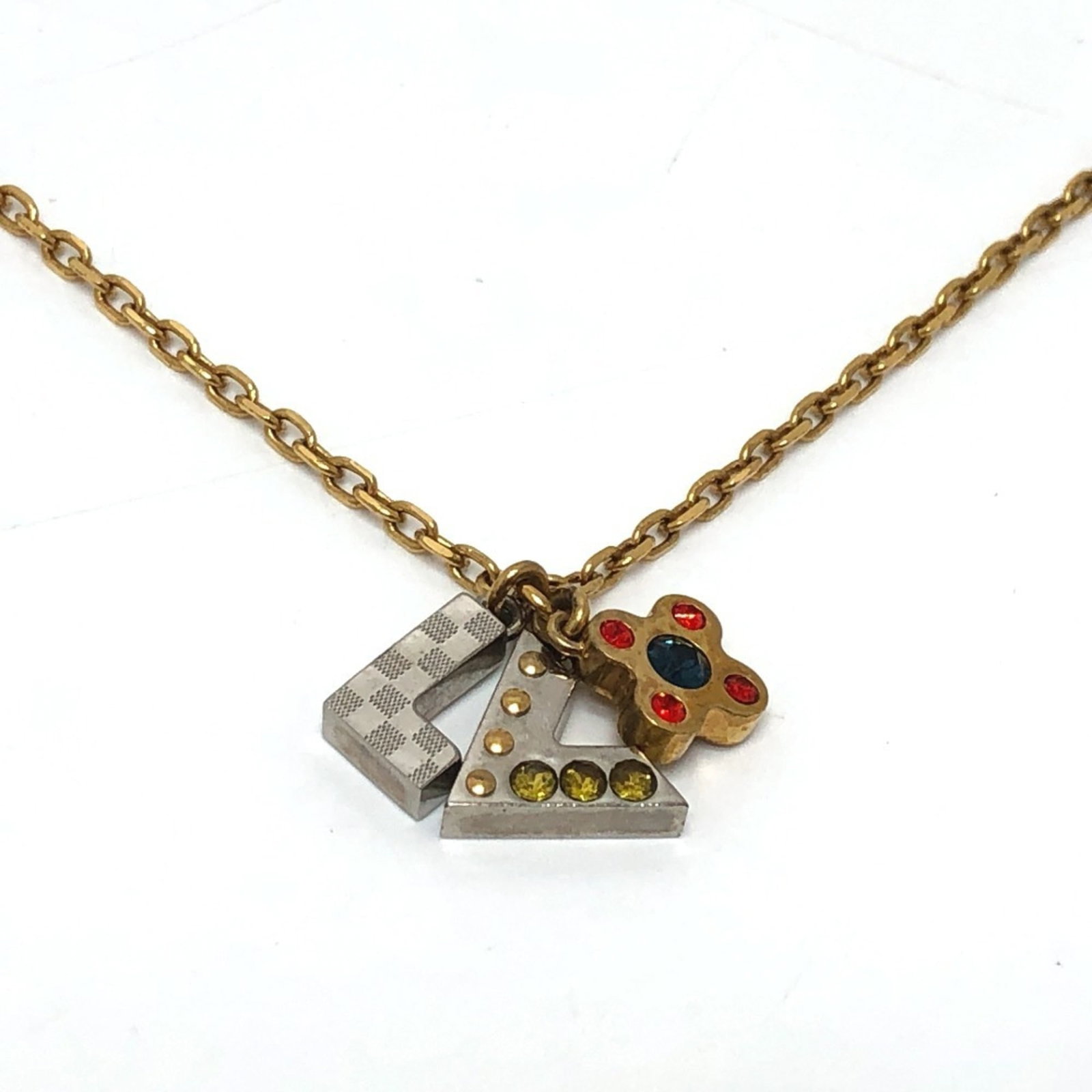 Love Letters Chain Necklace in Gold for Women Louis Vuitton Pendant Rhinestone M67068: Love Letters Chain Necklace in Gold for Women Louis Vuitton Pendant Rhinestone M67068 The Louis Vuitton M67068 chain necklace features a gold pendant adorned with rhinestones, adding a touch of