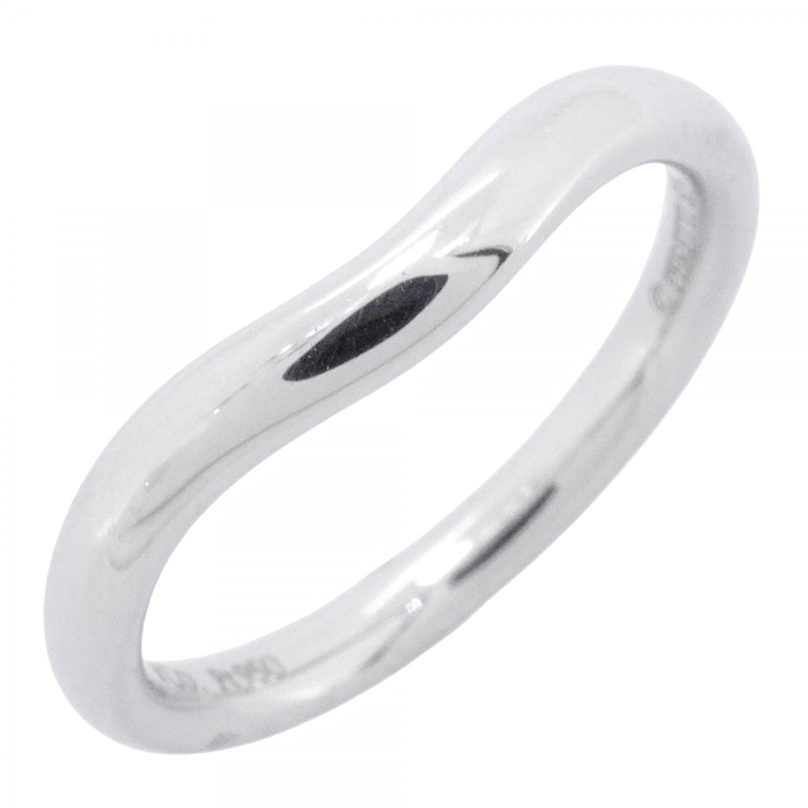 Tiffany platinum ring band: Tiffany platinum ring band Platinum ring band from Tiffany, featuring 950 US standard platinum material. Available in sizes 4 and 7.5 JP, making it suitable for various hand shapes and sizes. Item