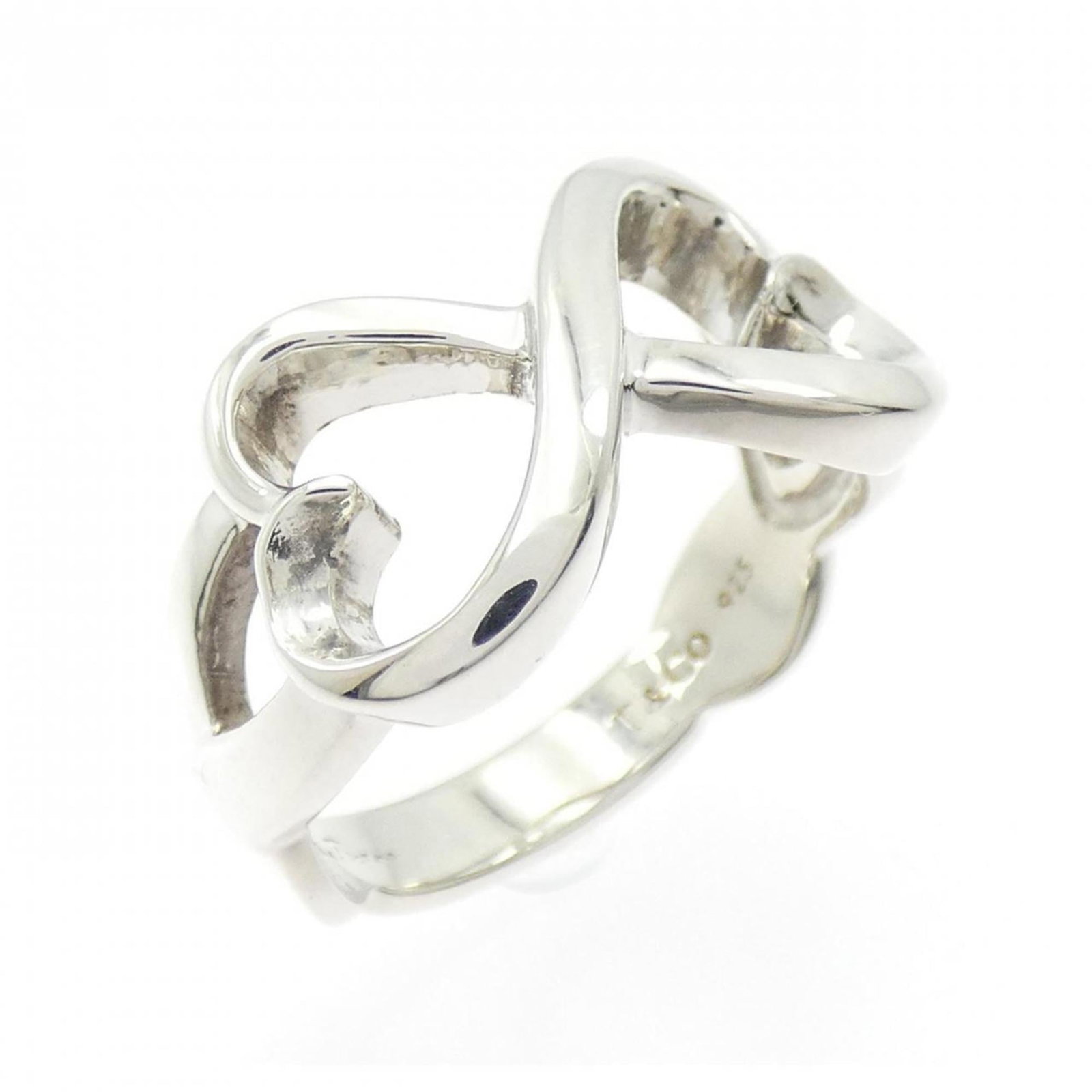 Silver 925 Tiffany Band Ring: Silver 925 Tiffany Band Ring Silver 925 Tiffany Band Ring, made from high-quality silver alloy, features a classic band design. This ring is available in US Size 5.5 and JP Size 10.5, making it
