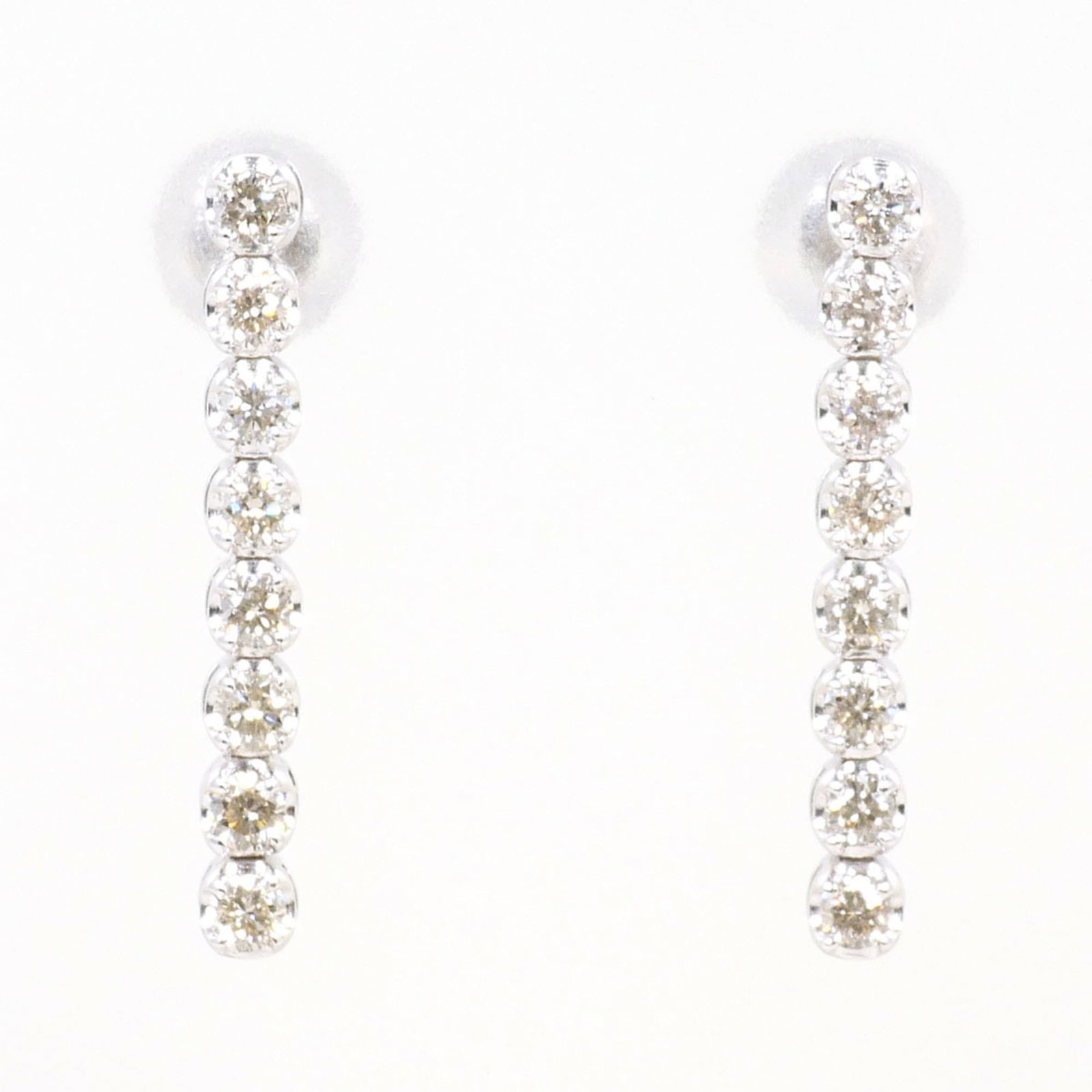 Unbranded Drop Earrings White Gold (18K): Unbranded Drop Earrings White Gold (18K) Drop earrings in white gold (18K) feature a diamond stone weighing 0.25 carats, set on a metal weight of 1.2g / 0.04oz. The 18K white gold material provides a