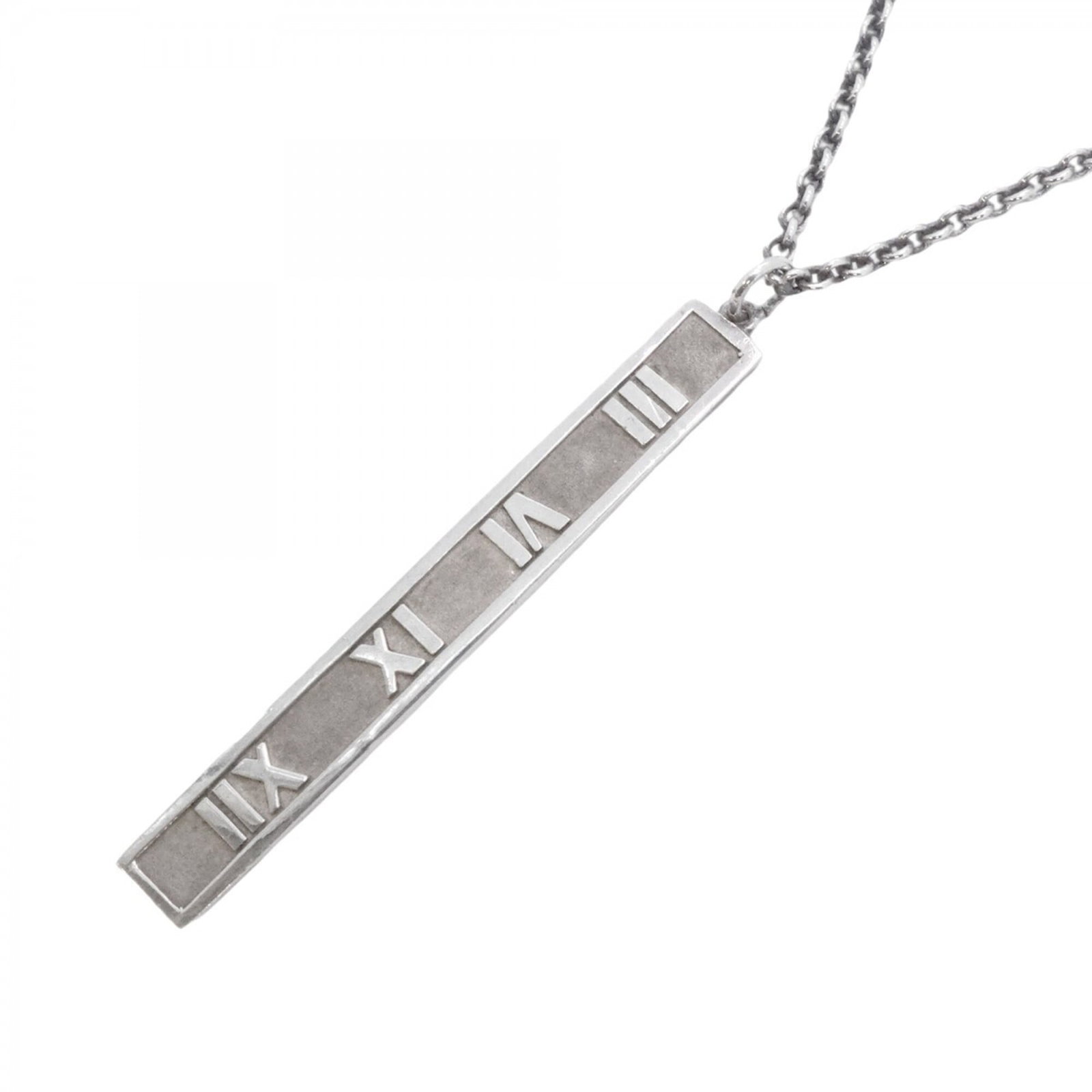 Women's sterling silver necklace atlas bar tiffany co: Women's sterling silver necklace atlas bar tiffany co Sterling silver necklace with an atlas bar pendant, bearing the Tiffany & Co. mark, features a sleek and modern design. The 40.5 cm chain