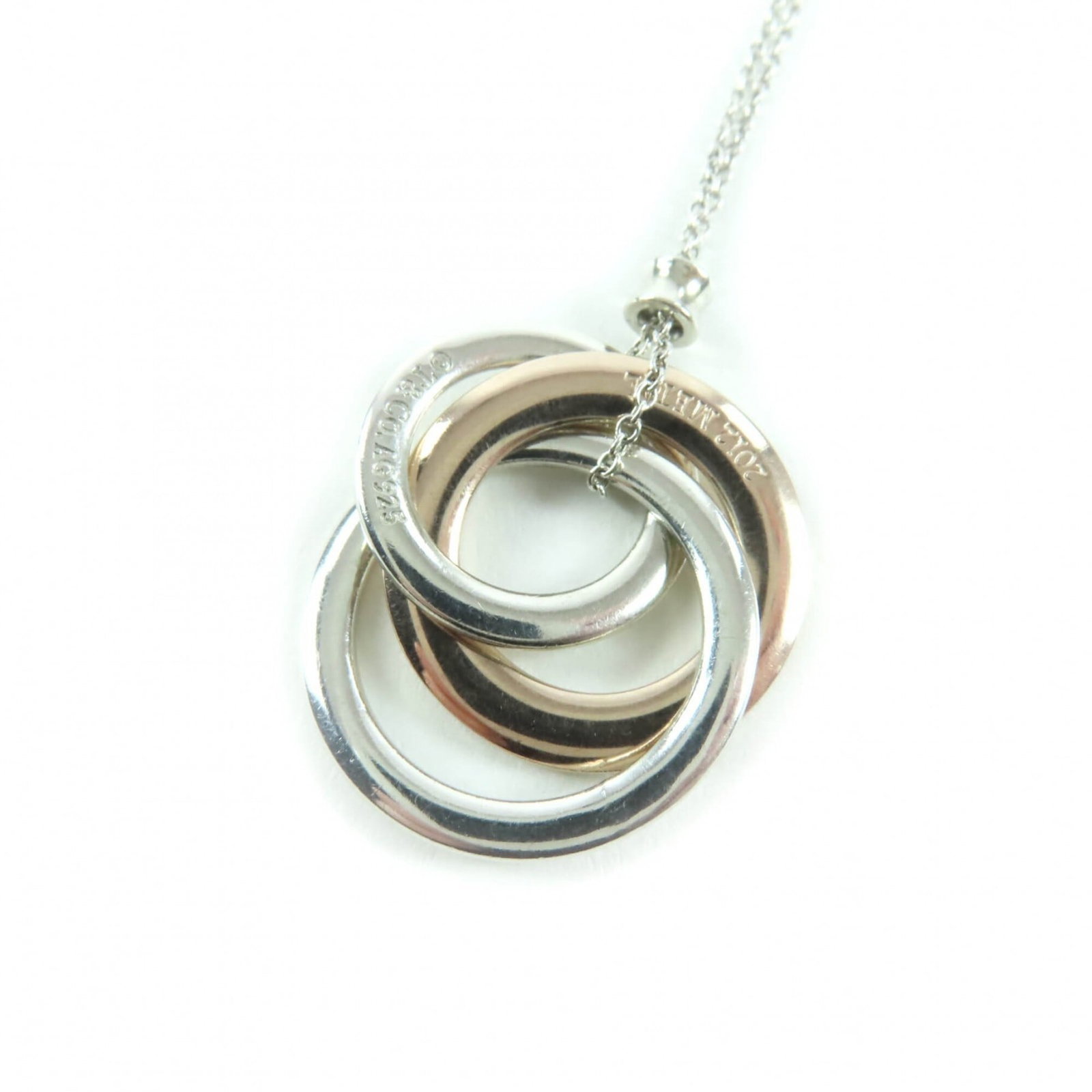 Tiffany&Co. Tiffany 925 Metal 1837 Interlocking Circle Necklace Silver And Pink Gold Total Weight: Tiffany&Co. Tiffany 925 Metal 1837 Interlocking Circle Necklace Silver And Pink Gold Total Weight Tiffany&Co. Tiffany 925 Metal 1837 Interlocking Circle Necklace is a stunning piece featuring silver a