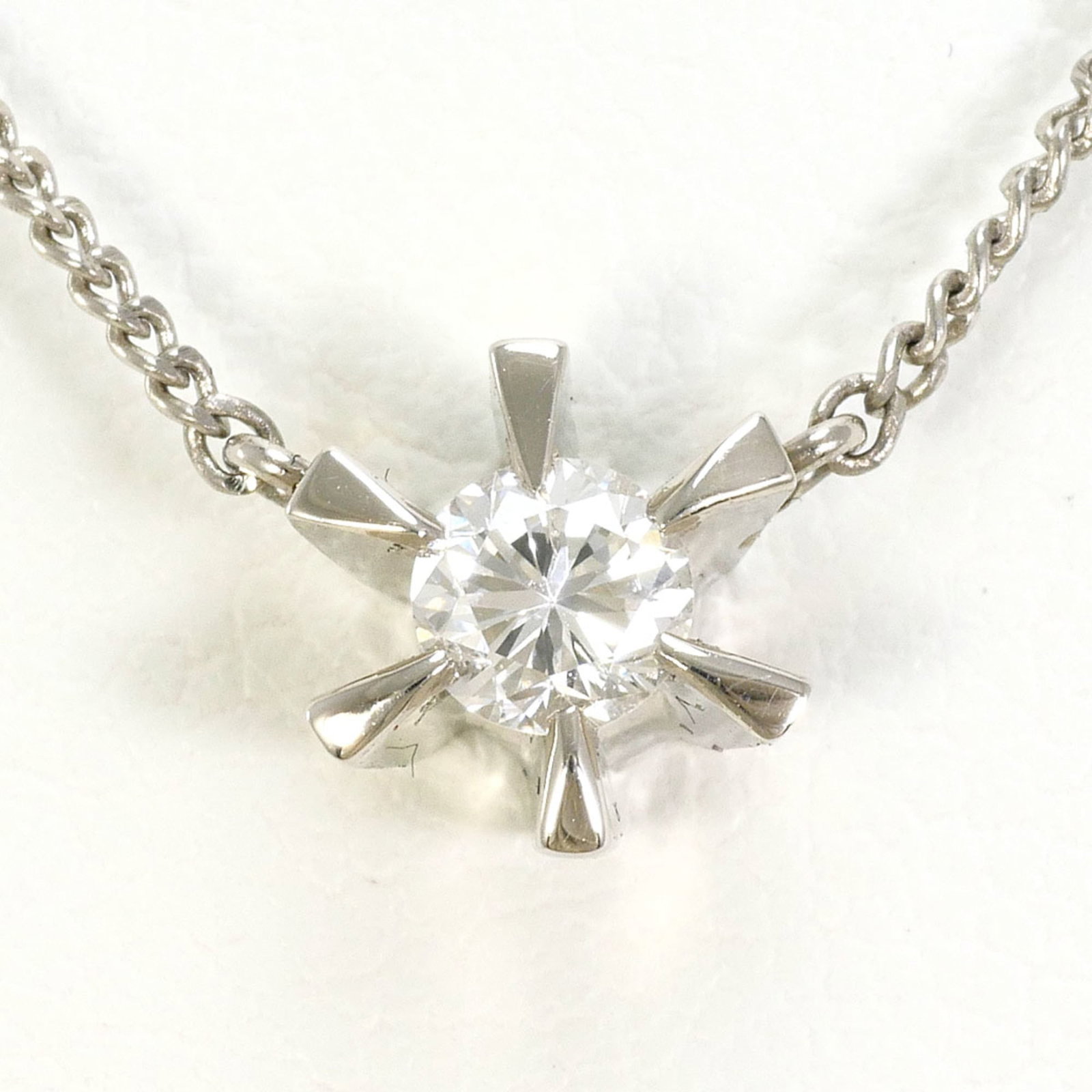 Platinum (Pt850) Necklace With 0.20Ct Diamond (Si2 Clarity) Certified Total Weight 2.8G 40Cm Length: Platinum (Pt850) Necklace With 0.20Ct Diamond (Si2 Clarity) Certified Total Weight 2.8G 40Cm Length Platinum necklace with a certified 0.20ct diamond, weighing 2.8g and measuring 40cm in length, makes