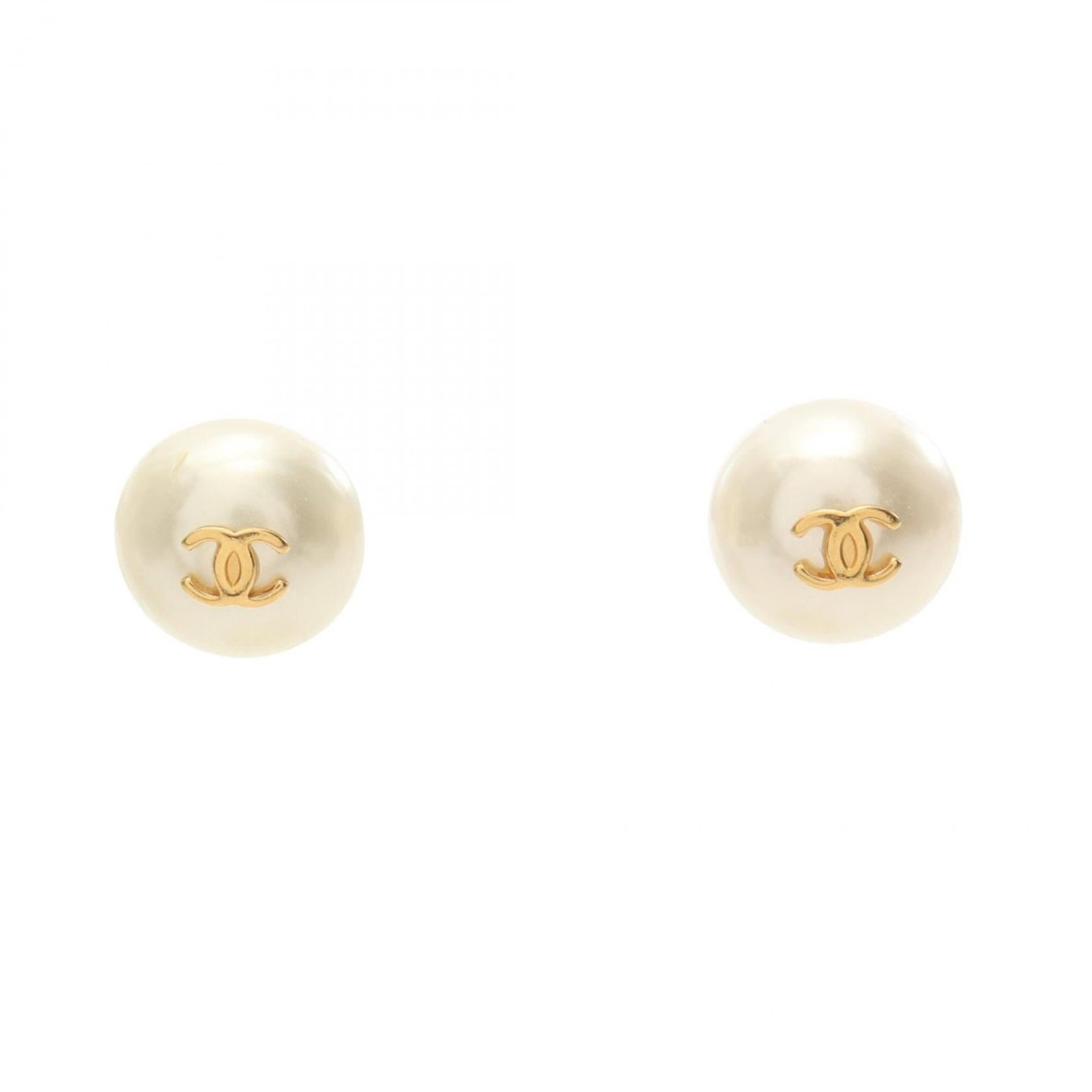 Chanel Stud Earrings Gold Plating: Chanel Stud Earrings Gold Plating Stud earrings from the iconic Chanel brand, featuring gold plating in a luxurious finish. The sleek design and precise dimensions make these earrings a stylish