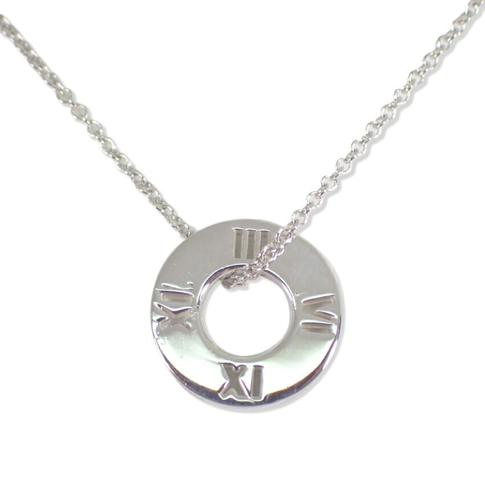 Tiffany & Co. 925 Atlas Circle Pendant Necklace: Tiffany & Co. 925 Atlas Circle Pendant Necklace Sterling silver 925 Atlas Circle Pendant Necklace, crafted with precision and attention to detail, features a 12mm pendant suspended from a 40.5 cm