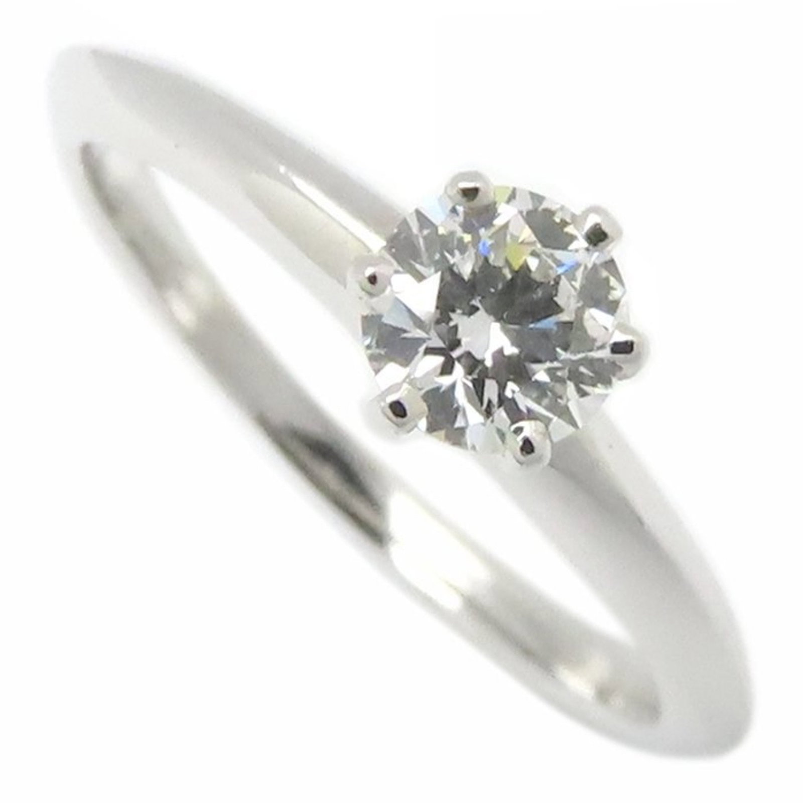 Tiffany platinum ring band: Tiffany platinum ring band Platinum ring band from Tiffany, featuring 950 platinum material and available in US size 5 and Japanese size 9. This band showcases the iconic brand's signature style with
