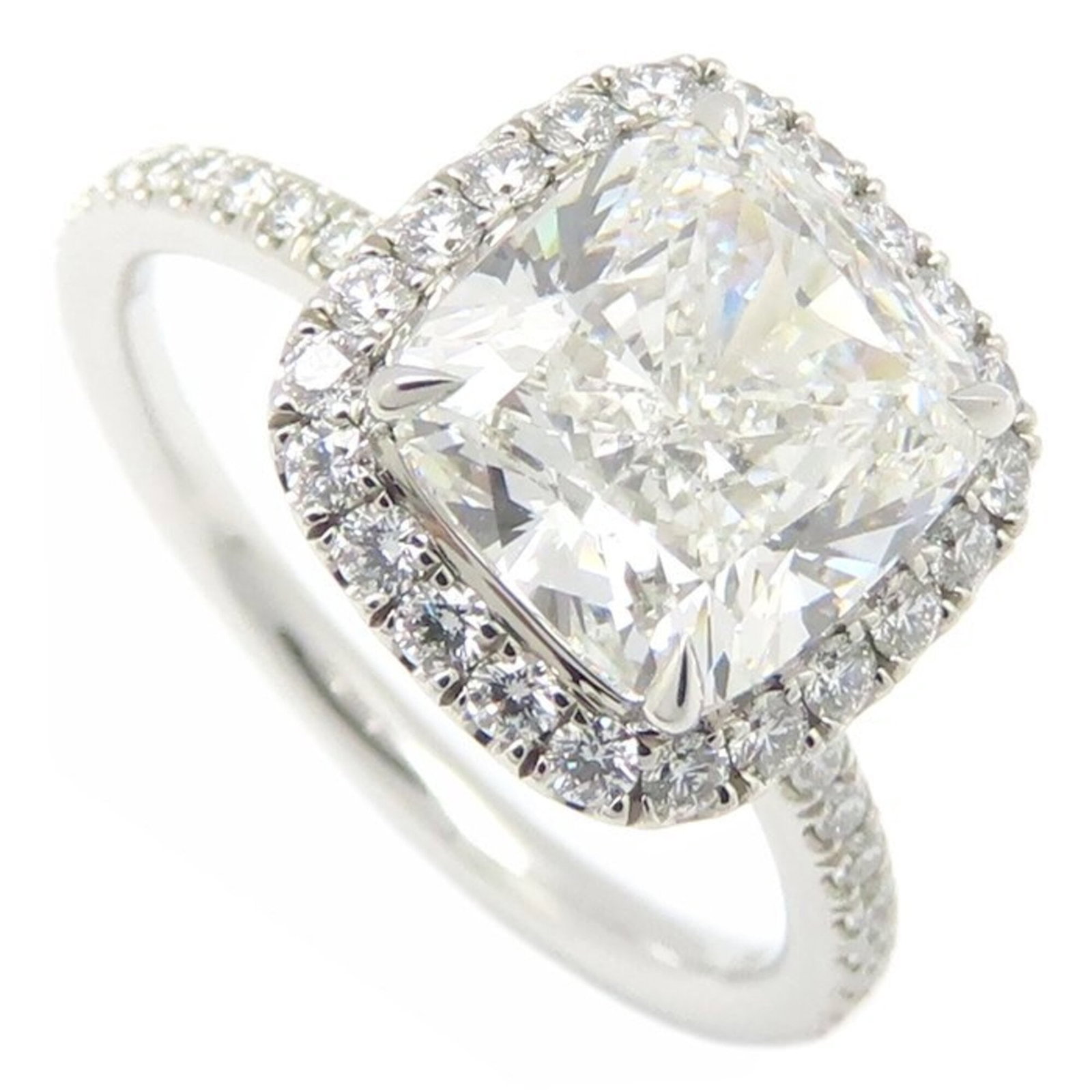 Harry Winston platinum ring band 950: Harry Winston platinum ring band 950 Platinum band ring from renowned jeweler Harry Winston, featuring a stunning 2.52ct diamond set in 950 platinum. The VS1 clarity and F color grade highlight the st