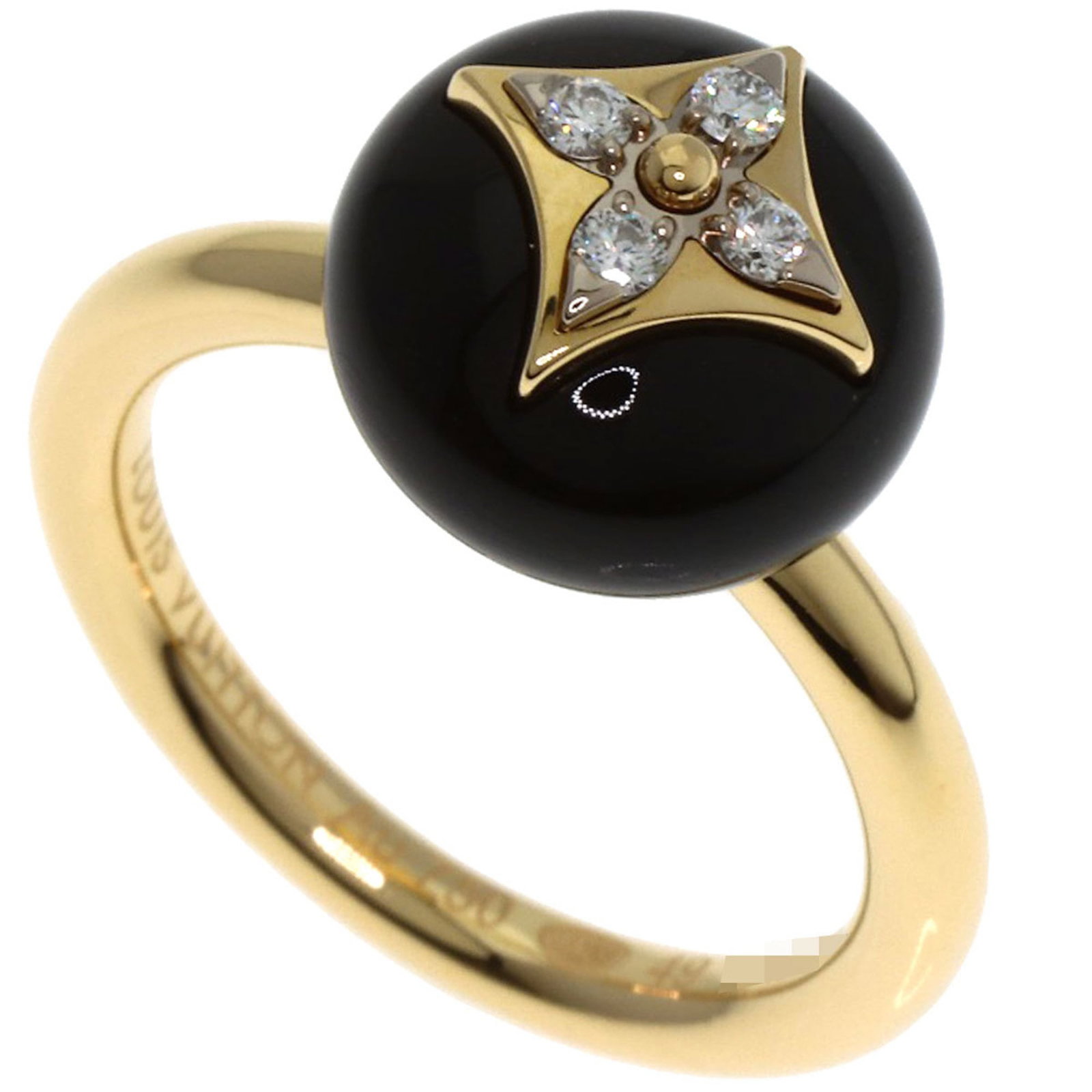 Louis Vuitton Band Ring Yellow Gold (18K): Louis Vuitton Band Ring Yellow Gold (18K) Yellow gold band ring from Louis Vuitton, featuring a diamond and onyx stone set in an 18K yellow gold setting. This stylish ring measures 2.2mm wide and weig