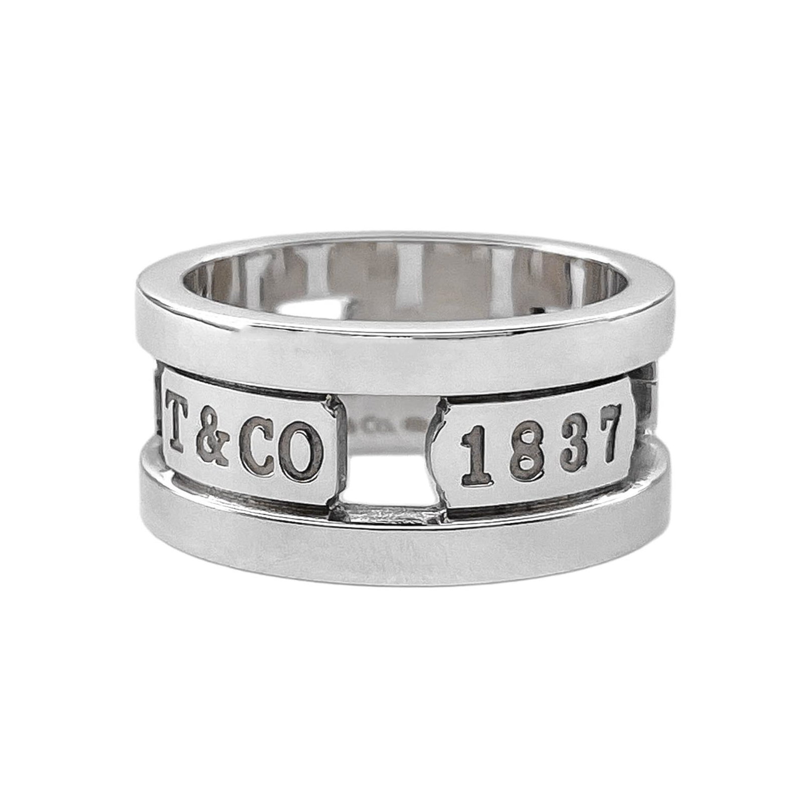 Silver 925 Tiffany Band Ring: Silver 925 Tiffany Band Ring Silver 925 Tiffany Band Ring features a classic design in sterling silver, with a timeless look that suits both men and women. This elegant band ring boasts a US size 6.5