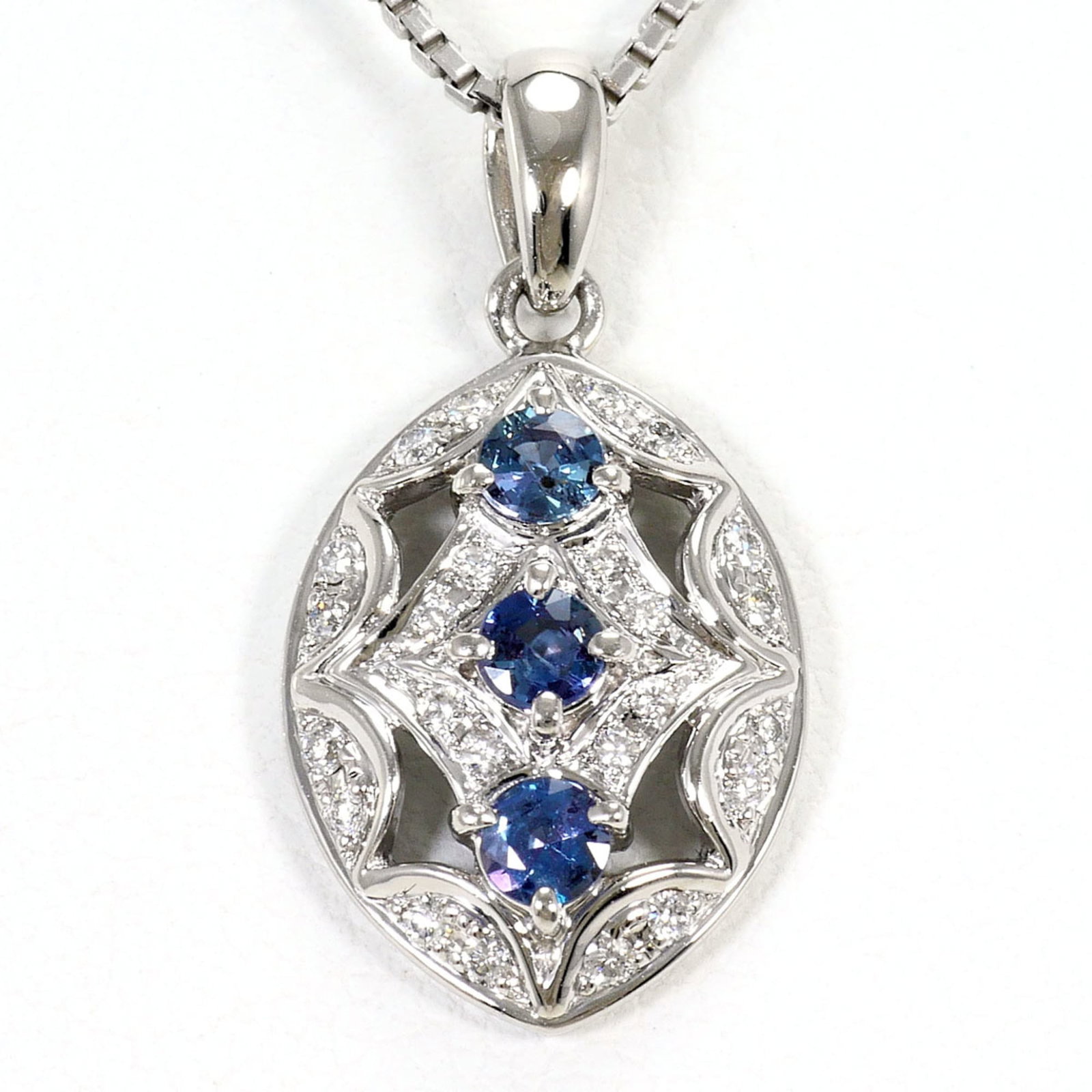 Pt900 Platinum/ Pt850 Necklace With Alexandrite 0.28 Ct And Diamond 0.14 Ct Certificate Of: Pt900 Platinum/ Pt850 Necklace With Alexandrite 0.28 Ct And Diamond 0.14 Ct Certificate Of Platinum 900 and Pt850 Necklace Features a Stunning Alexandrite Stone. The necklace boasts a striking combina