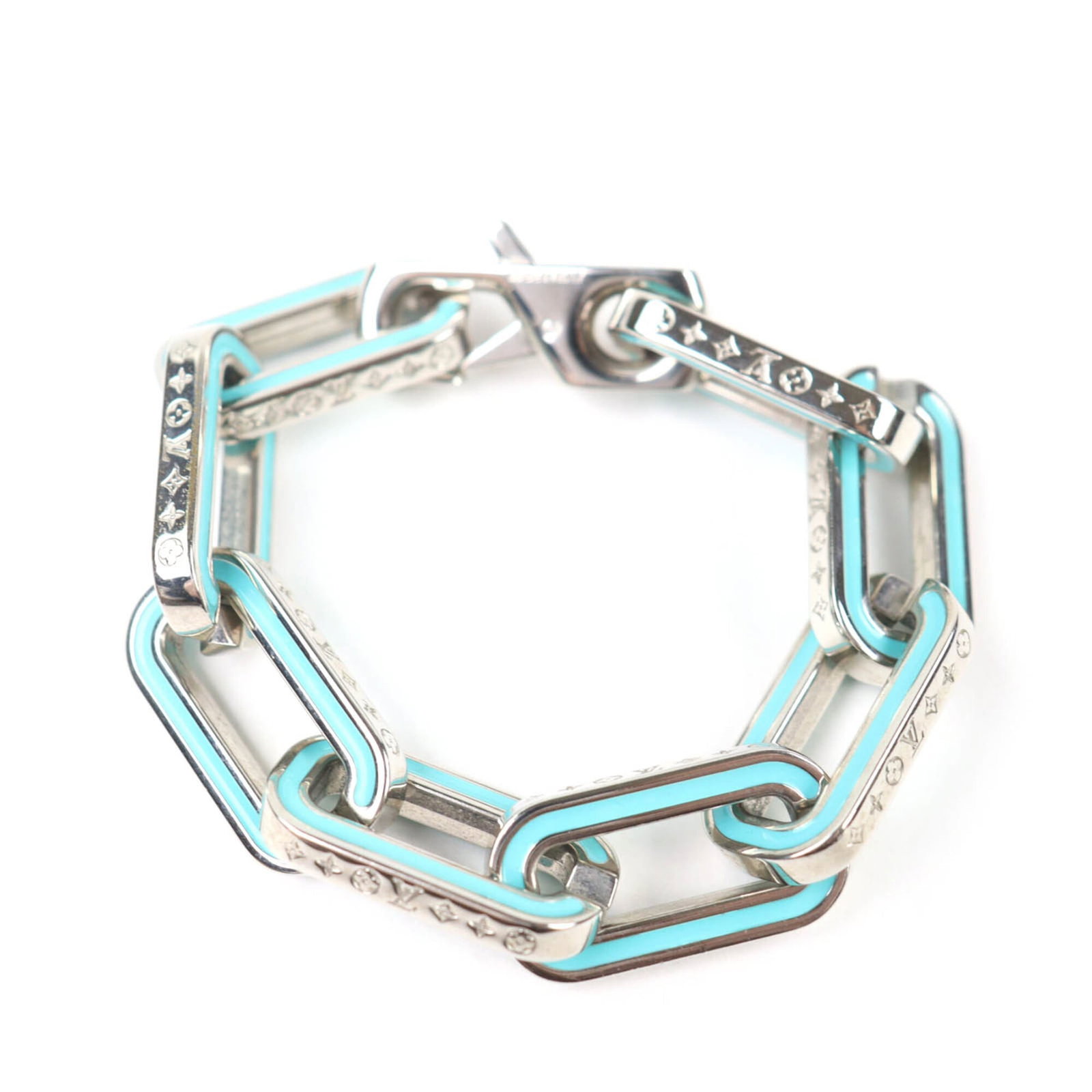 Louis Vuitton Charm Bracelet: Louis Vuitton Charm Bracelet Blue charm bracelet from Louis Vuitton, featuring silver and measuring 14cm in length with a total length of 18.5cm. The bracelet's width is 1.4cm and its color is blue. T