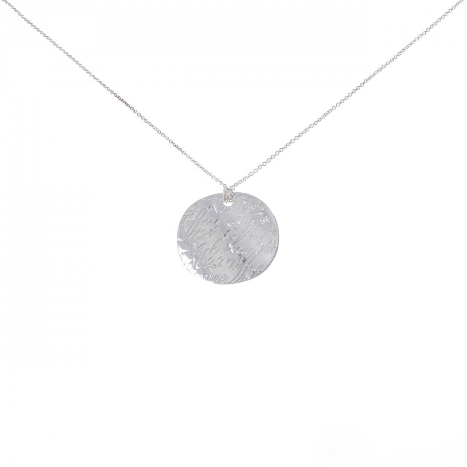 Notes round necklace by Tiffany: Notes round necklace by Tiffany Silver 925 Tiffany necklace features a round pendant with a 40 cm circumference and 23.7mm diameter, perfect for adding elegance to any outfit. The necklace's sleek