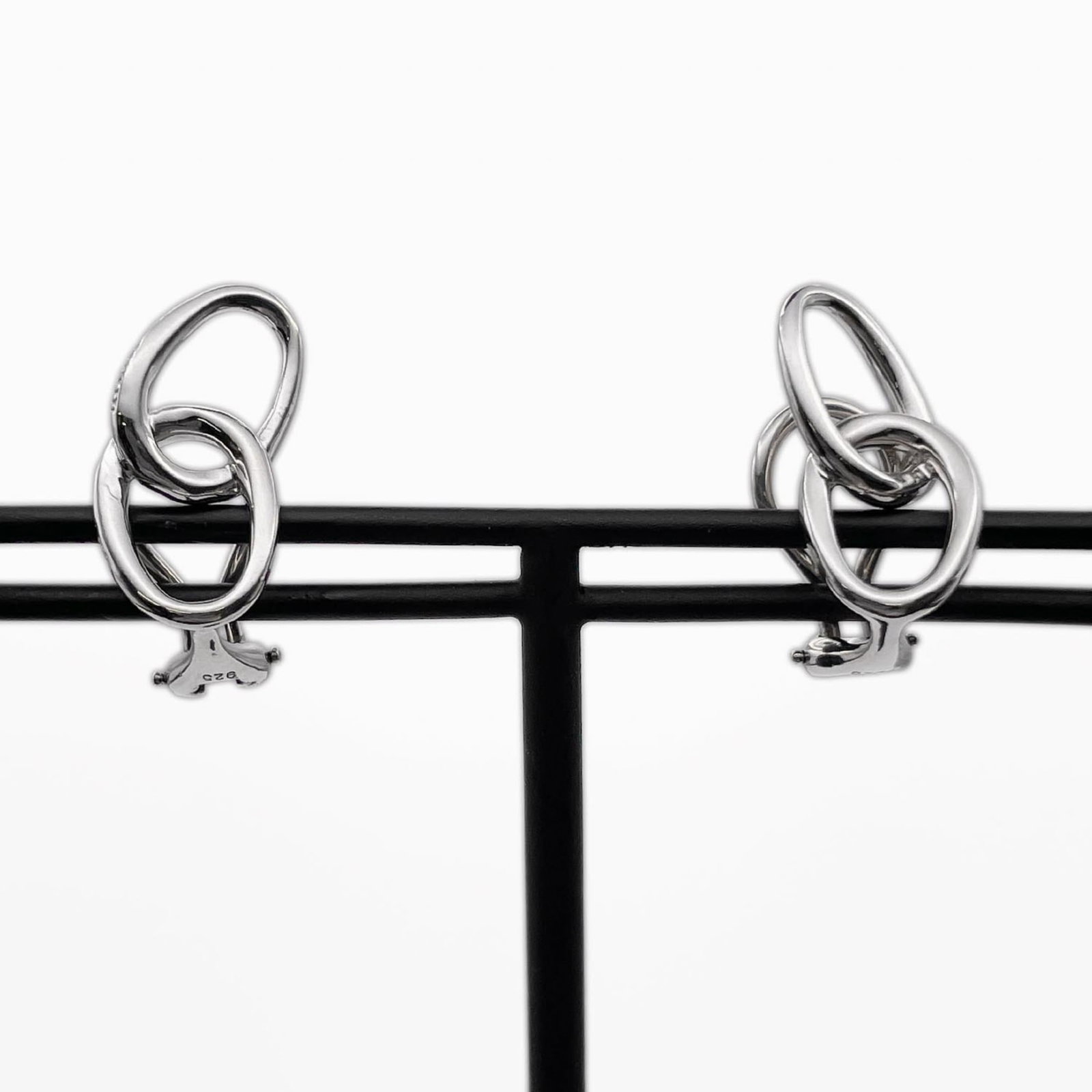 Clip earrings silver 925 Tiffany: Clip earrings silver 925 Tiffany Silver 925 Tiffany clip earrings with a sleek, modern design. Made from high-quality silver, these earrings feature a slender profile and a secure clip back for