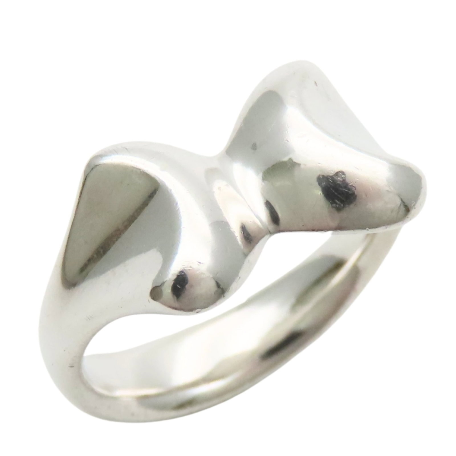 Silver 925 Tiffany Band Ring: Silver 925 Tiffany Band Ring Silver 925 Tiffany Band Ring - A classic band ring in sterling silver, featuring the iconic Tiffany brand. Made from high-quality 925 silver, this ring is a timeless and
