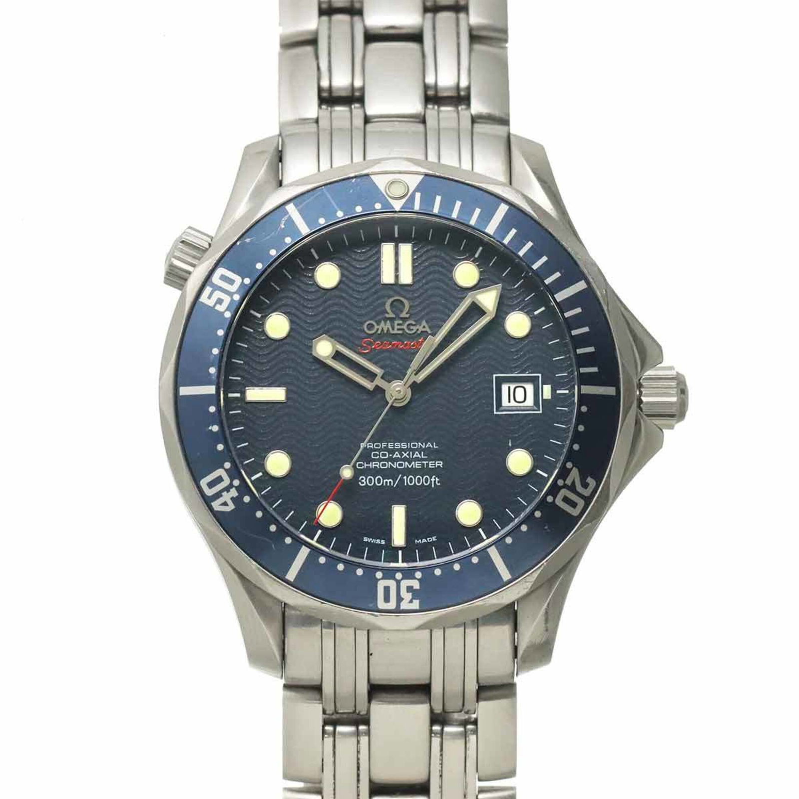 Wristwatch of Omega: Wristwatch of Omega Stainless steel case and band, a classic design element. This Omega wristwatch features a self-winding automatic movement and a navy dial, with a diameter of 41mm. Its sleek 41mm