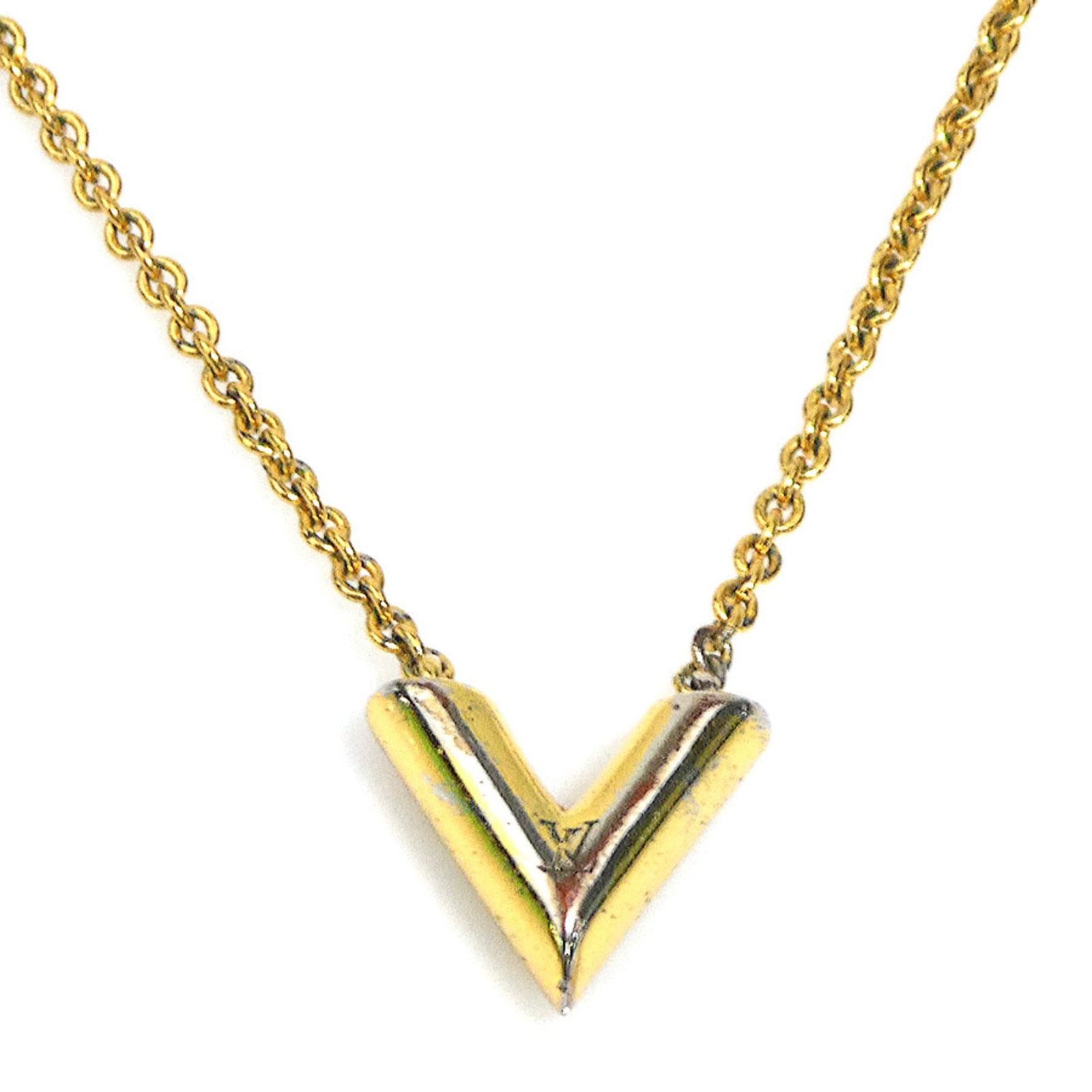 Louis Vuitton Essential V Metal Gold Necklace For Women M61083 Free Shipping H32076A: Louis Vuitton Essential V Metal Gold Necklace For Women M61083 Free Shipping H32076A Metal gold necklace from Louis Vuitton, featuring a pendant with dimensions 12mm x 15mm. The necklace has a gold co