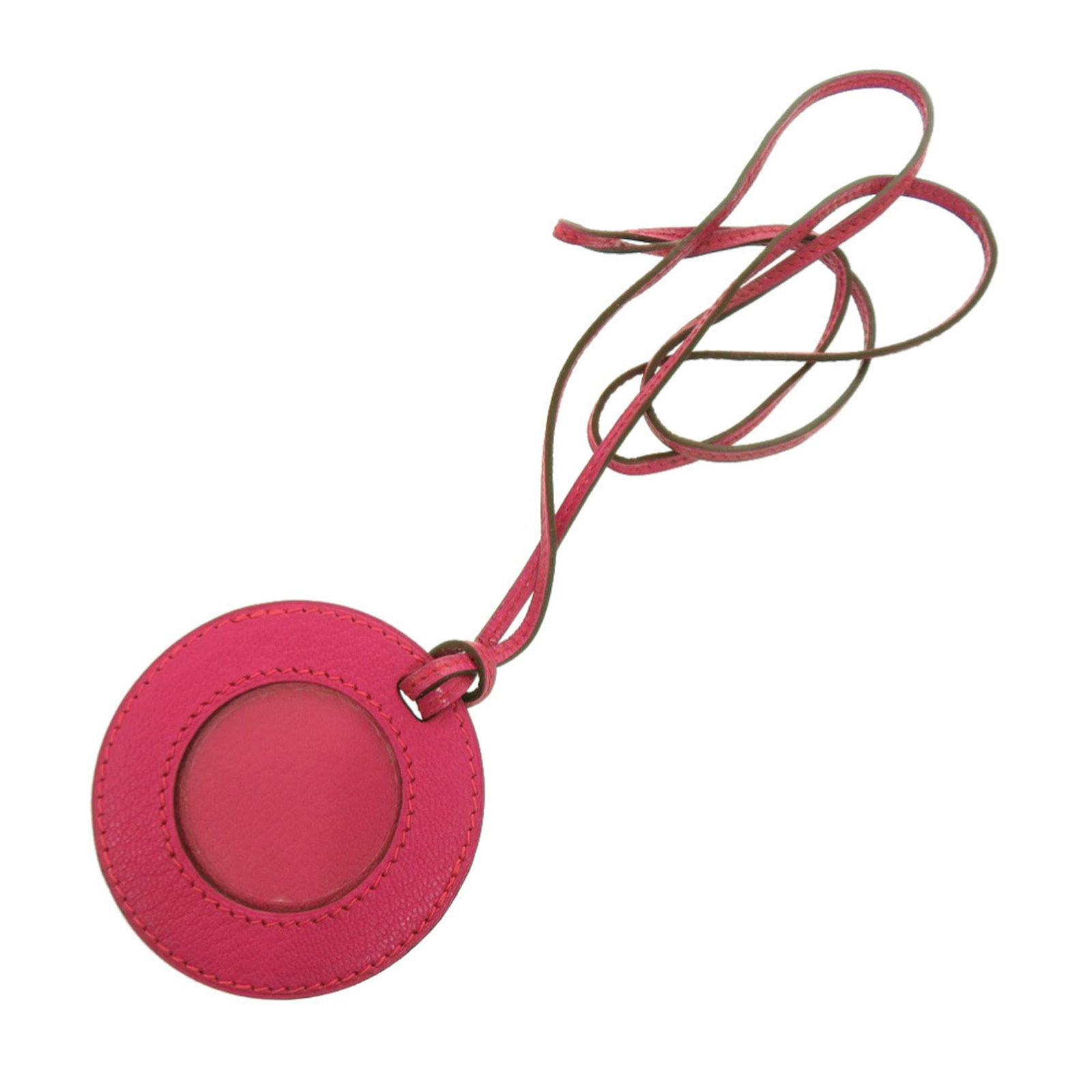 Hermes Handbag Charm Chevre Myzore Leather: Hermes Handbag Charm Chevre Myzore Leather Chevre myzore leather, a unique and distinctive material, forms the basis of this small Hermes handbag charm. Measuring just 7.50mm x 7.50mm x 0.30mm, it is