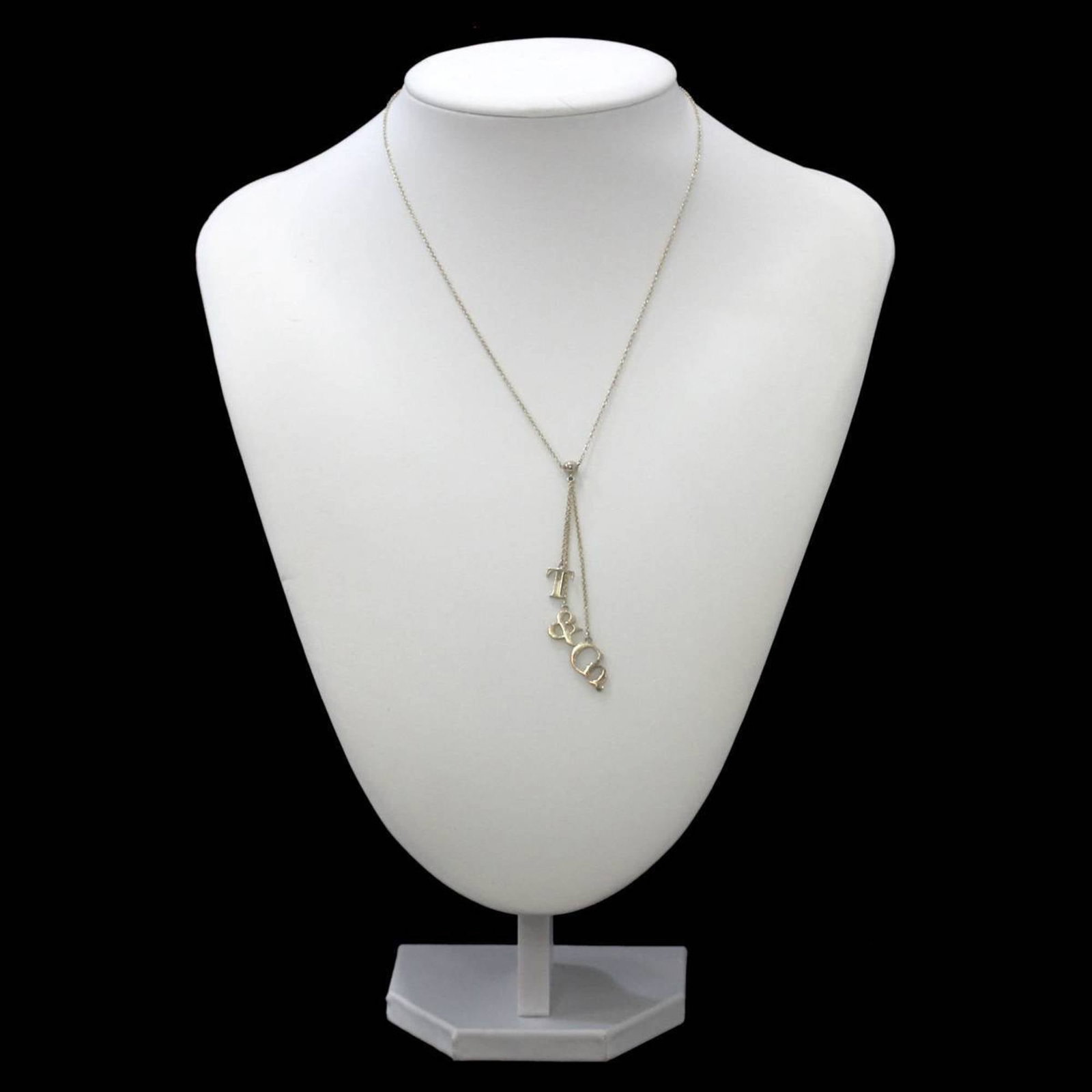 Tiffany & Co. Icon Necklace 925 Silver 3.2Mm: Tiffany & Co. Icon Necklace 925 Silver 3.2Mm Tiffany & Co. Icon Necklace in sterling silver, featuring a 15mm x 9mm pendant with a delicate 0.8mm width, suspended from a 40 cm / 15.74'' chain. This el