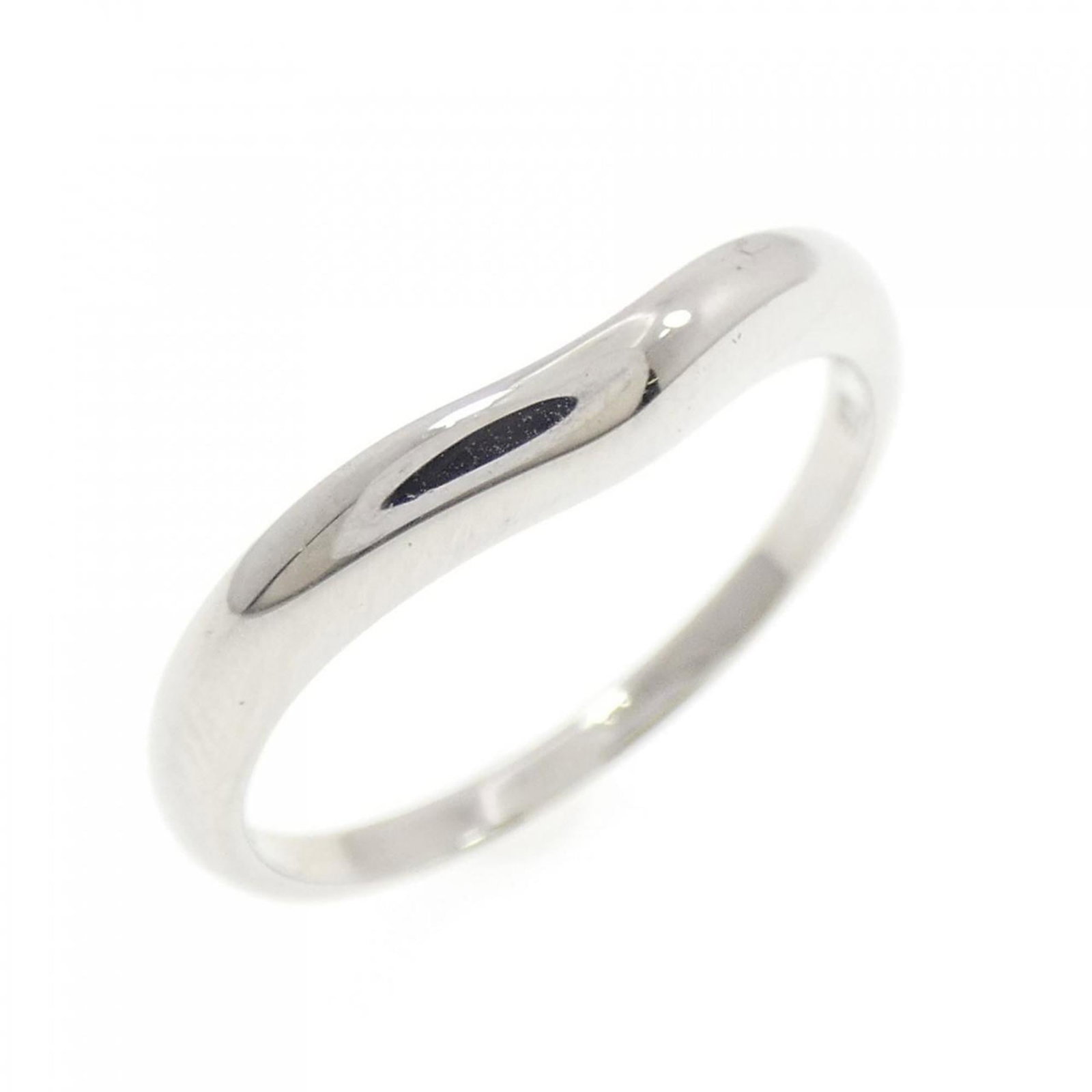 Ring Platinum 950 Bvlgari Wedding: Ring Platinum 950 Bvlgari Wedding Platinum 950 Bvlgari Wedding ring boasts its luxurious material and elegant design, making it a stunning choice for those seeking a sophisticated wedding band. Crafte