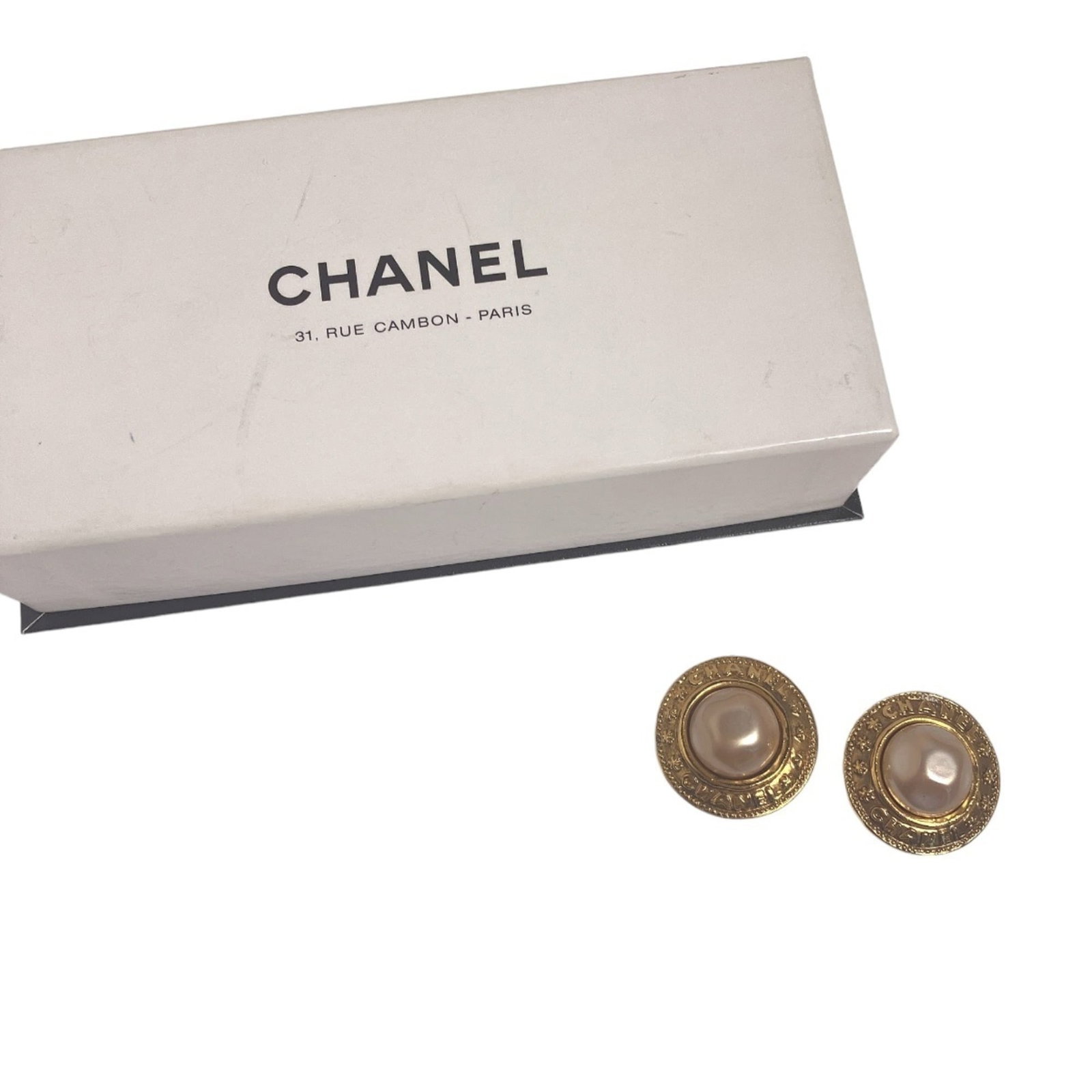 Chanel Clip Earrings Gold Plating: Chanel Clip Earrings Gold Plating Gold-plated clip earrings from the renowned Chanel brand, featuring a sleek and sophisticated design. Made with gold plating material, these earrings measure 24mm x